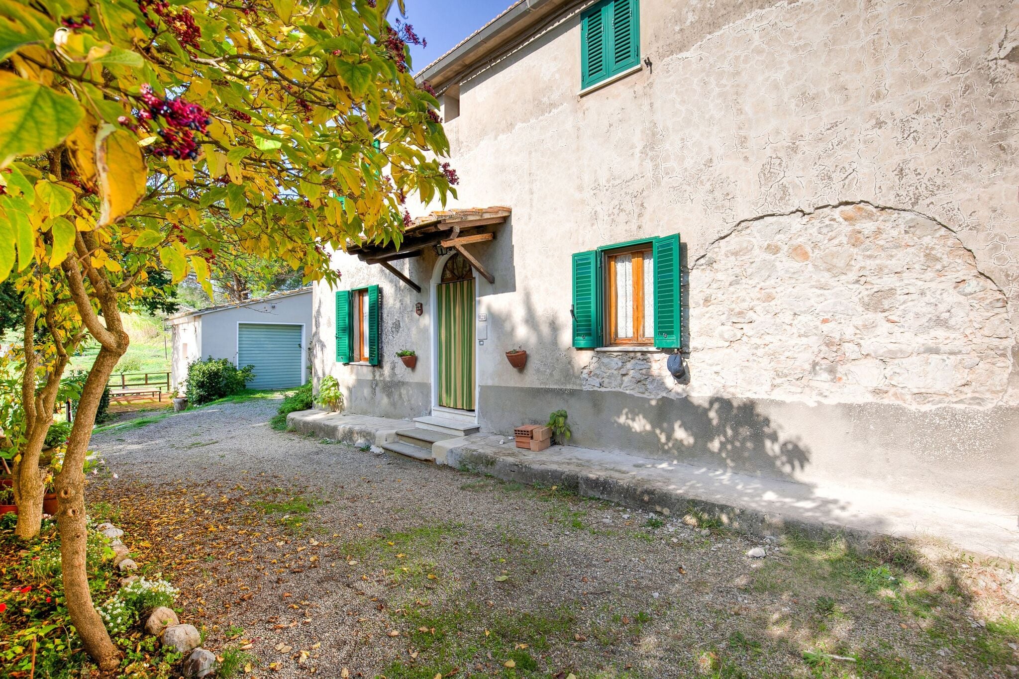 Das Erholsame Ferienhaus in Chianni mit Garten, Terrasse, Grill
