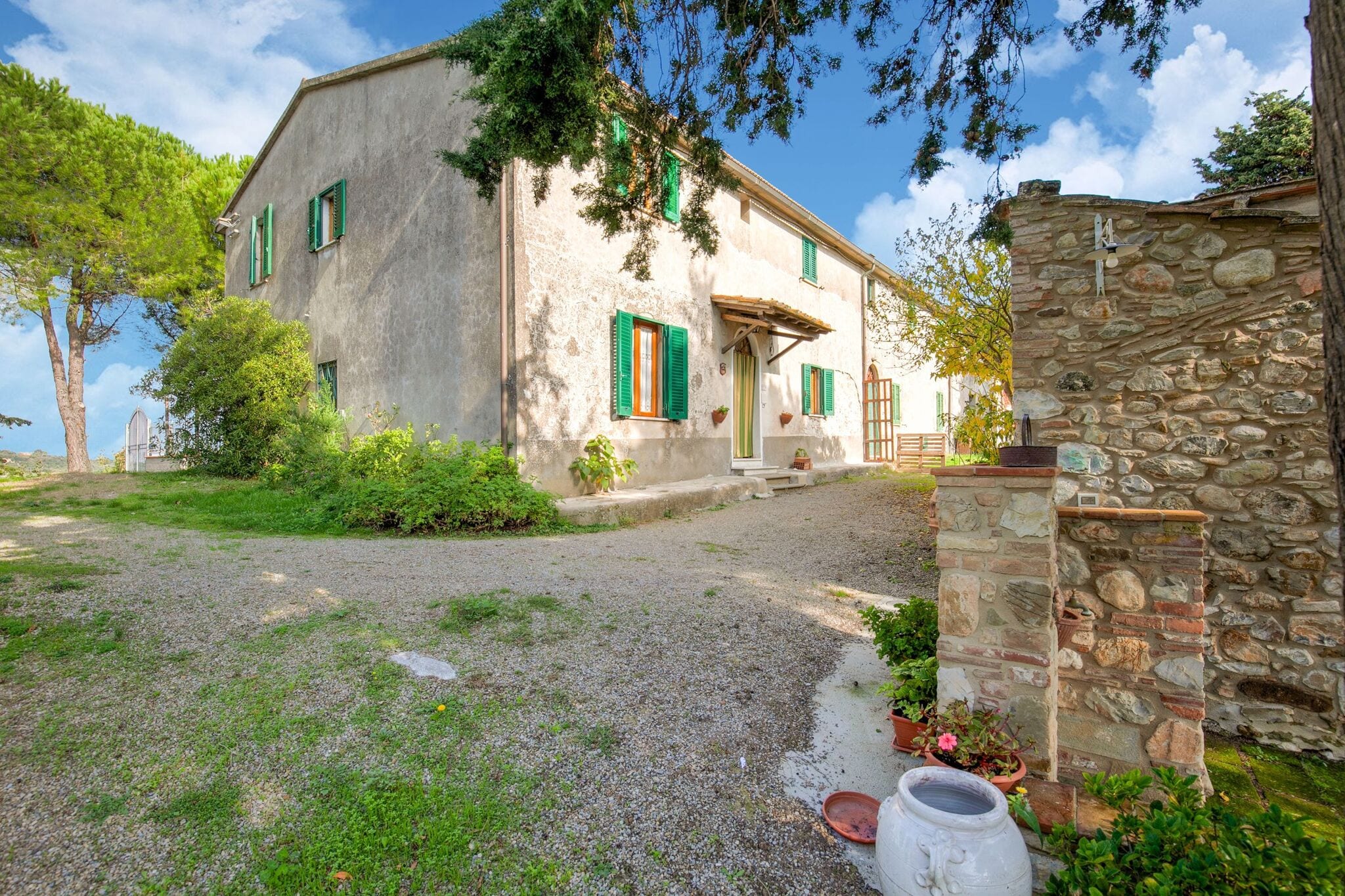 Restful Holiday Home in Chianni with Garden, Patio, Barbecue
