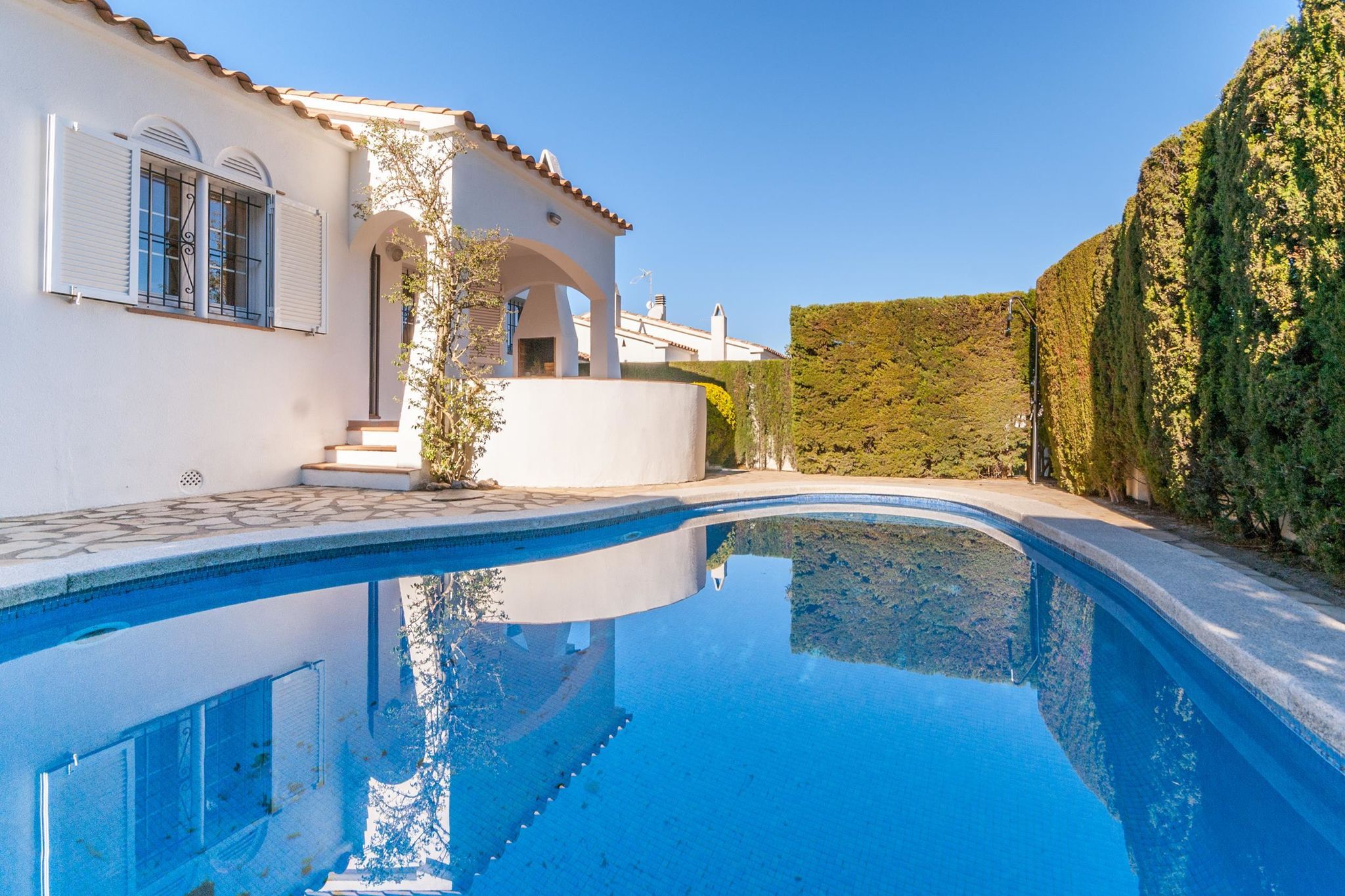 Lovely Holiday Home in L'Escala Spain with Swimming Pool