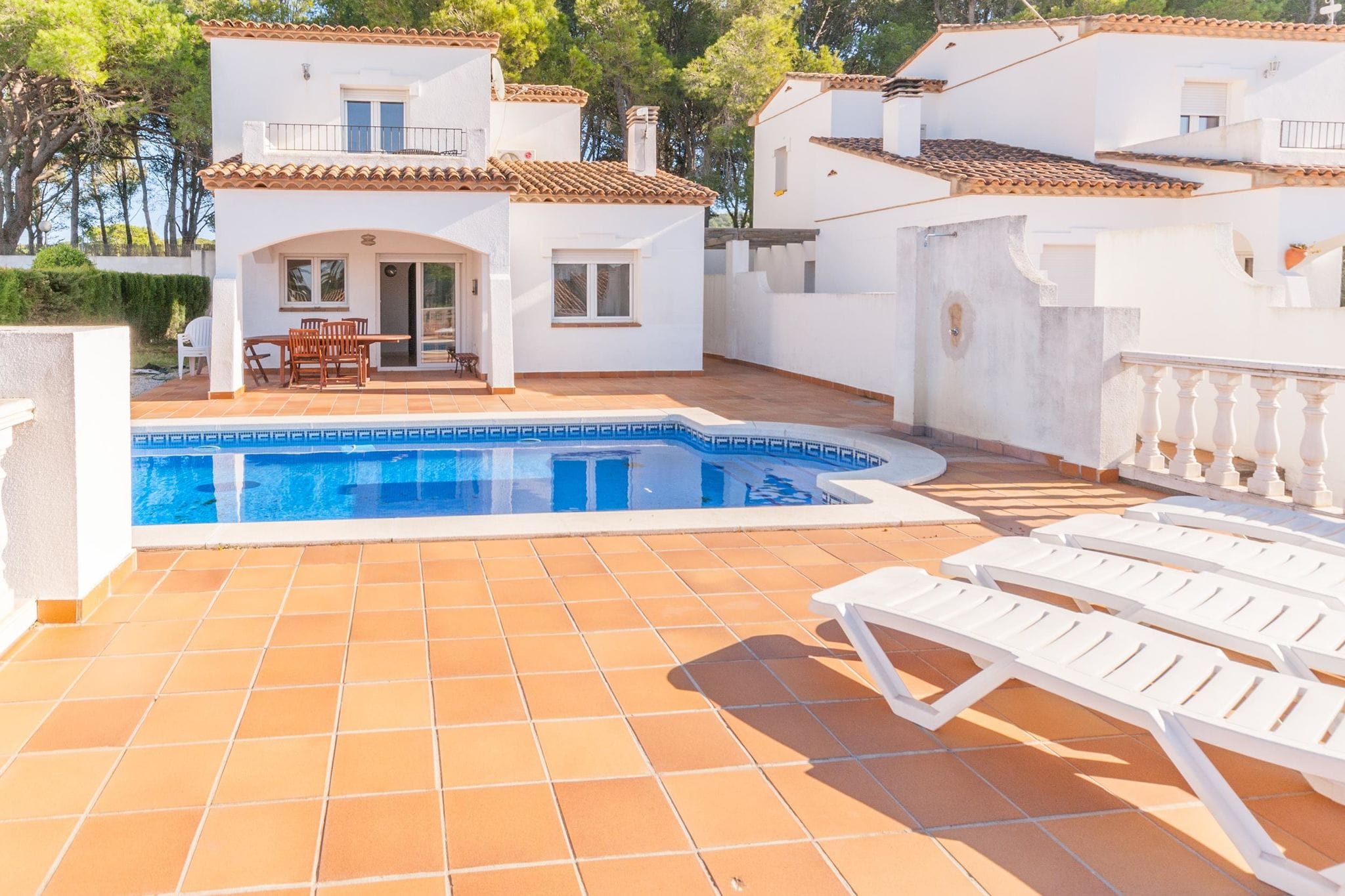 Pretty Holiday Home in L'Escala with Swimming Pool