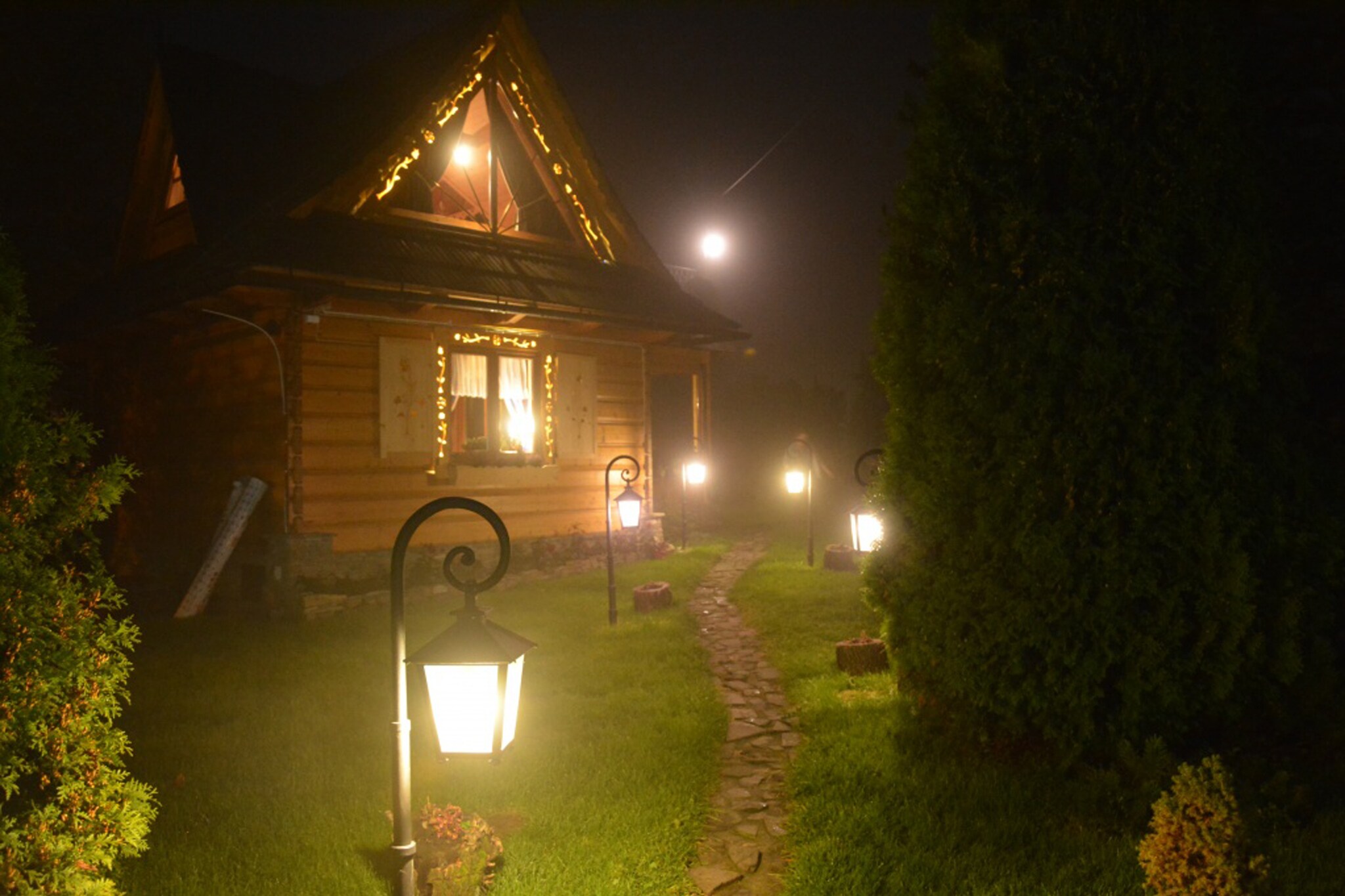 Ground floor: (Living room(double sofa bed, TV, dining table, fireplace), Kitchenette(hob, electric kettle, microwave, fridge), bathroom(shower, washbasin, toilet))\n\nOn the 1st floor: (bedroom, single bed, single bed, double bed, balcony)\n\nBubble bath(shared with other guests, outside, paid), sauna(paid, 6 persons), garden(landscaped garden), garden furniture, BBQ, parking, sand pit, play equipment, slide, hammock, high chair, iron