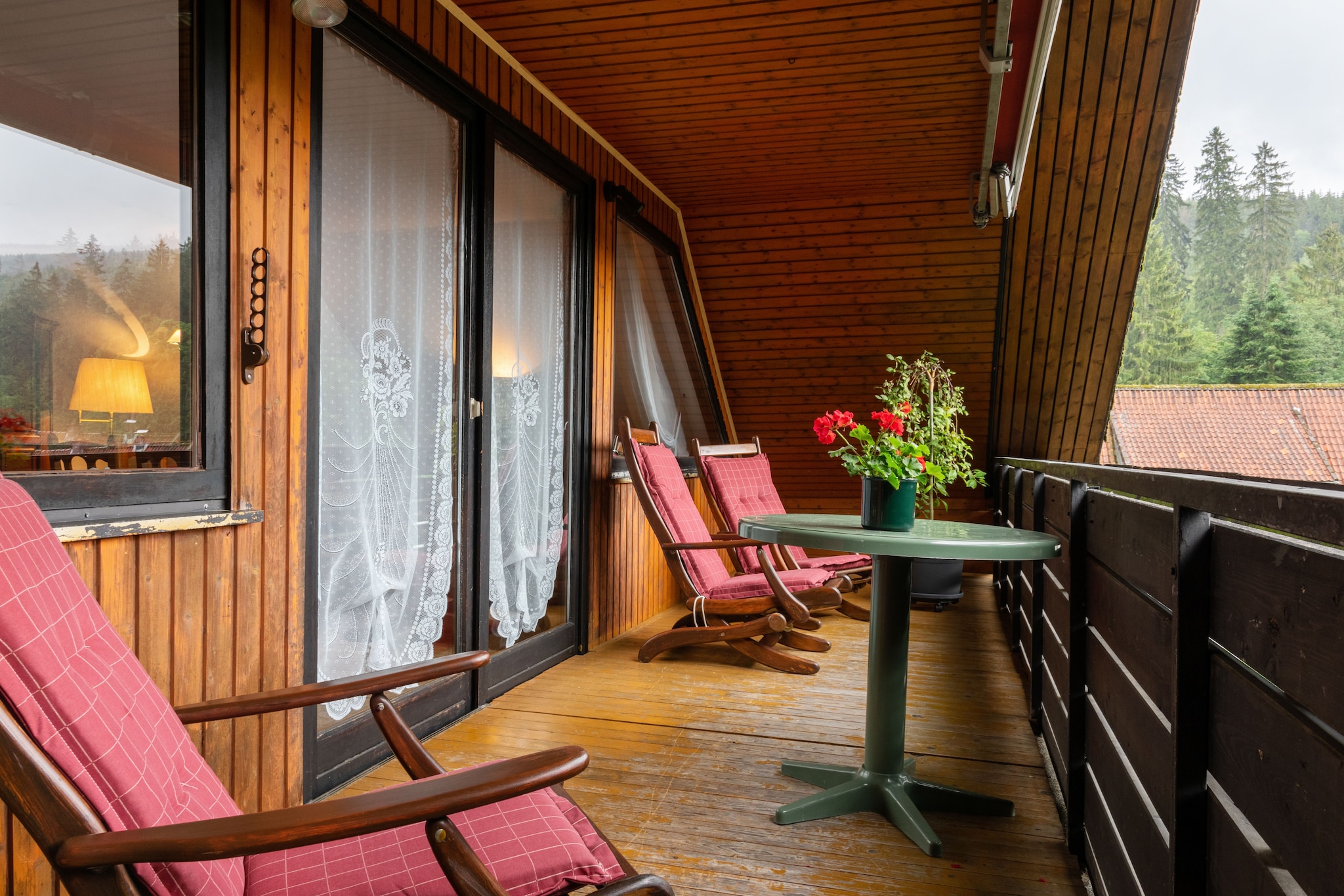 On the 1st floor: (hall, Kitchen(toaster, cooker(4 ring stoves, electric), coffee machine(filter), oven, microwave, fridge), Living/diningroom(TV(cable), dining table, radio), bedroom(double bed(180 x 200 cm)), bedroom(small double bed), bathroom(shower, washbasin, toilet))\n\ncot, balcony, heating(central, gas), garden furniture, parking, high chair, playpen