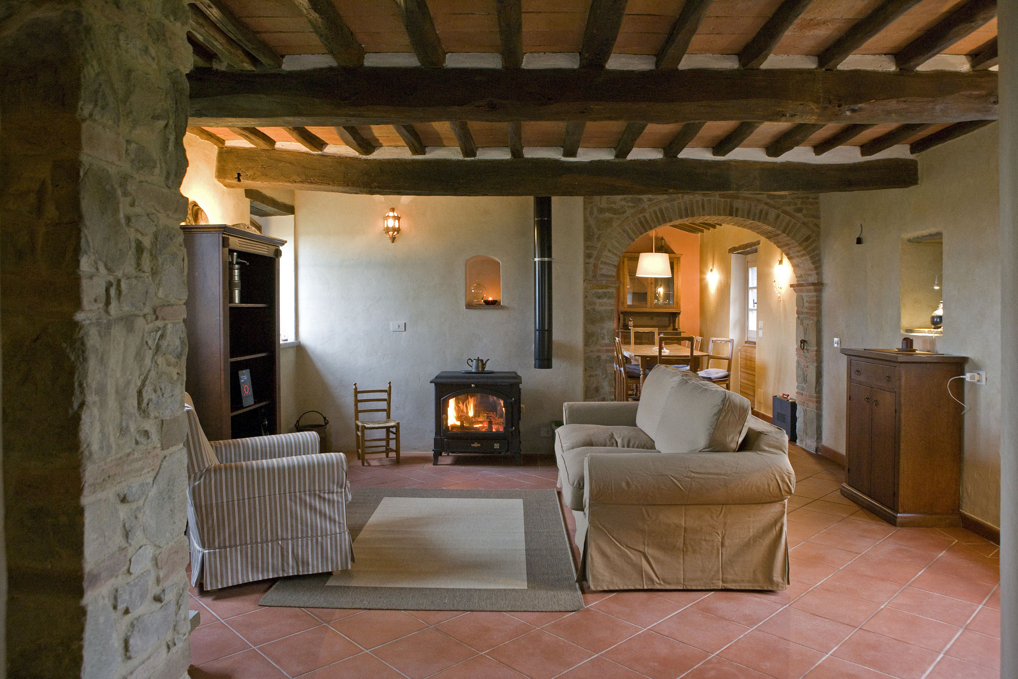 Schöne Wohnung in einem Landhaus in Lucignano mit Gemeinschaftspool