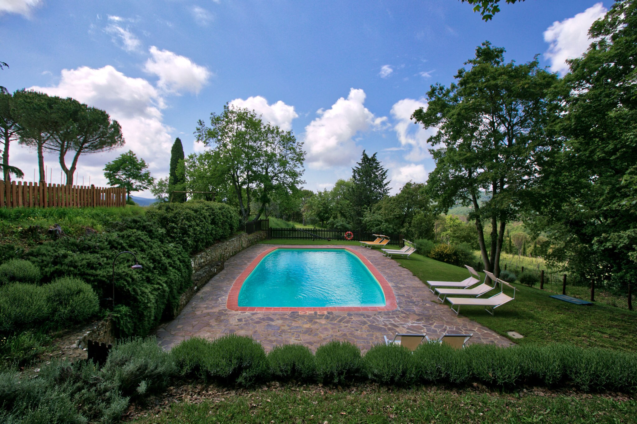 Heerlijk appartement in een landhuis in Lucignano met een gedeeld zwembad