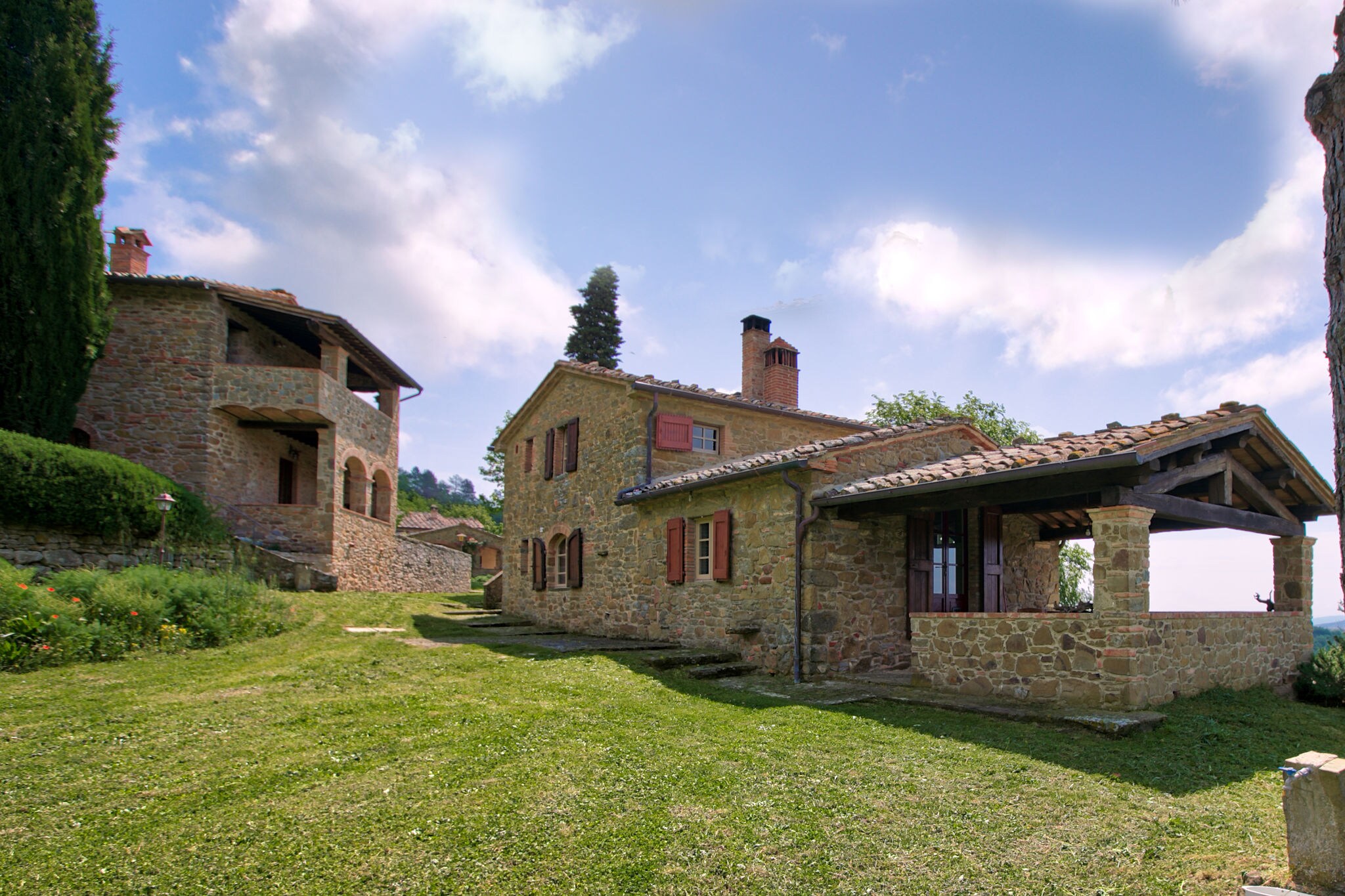 Schöne Wohnung in einem Landhaus in Lucignano mit Gemeinschaftspool