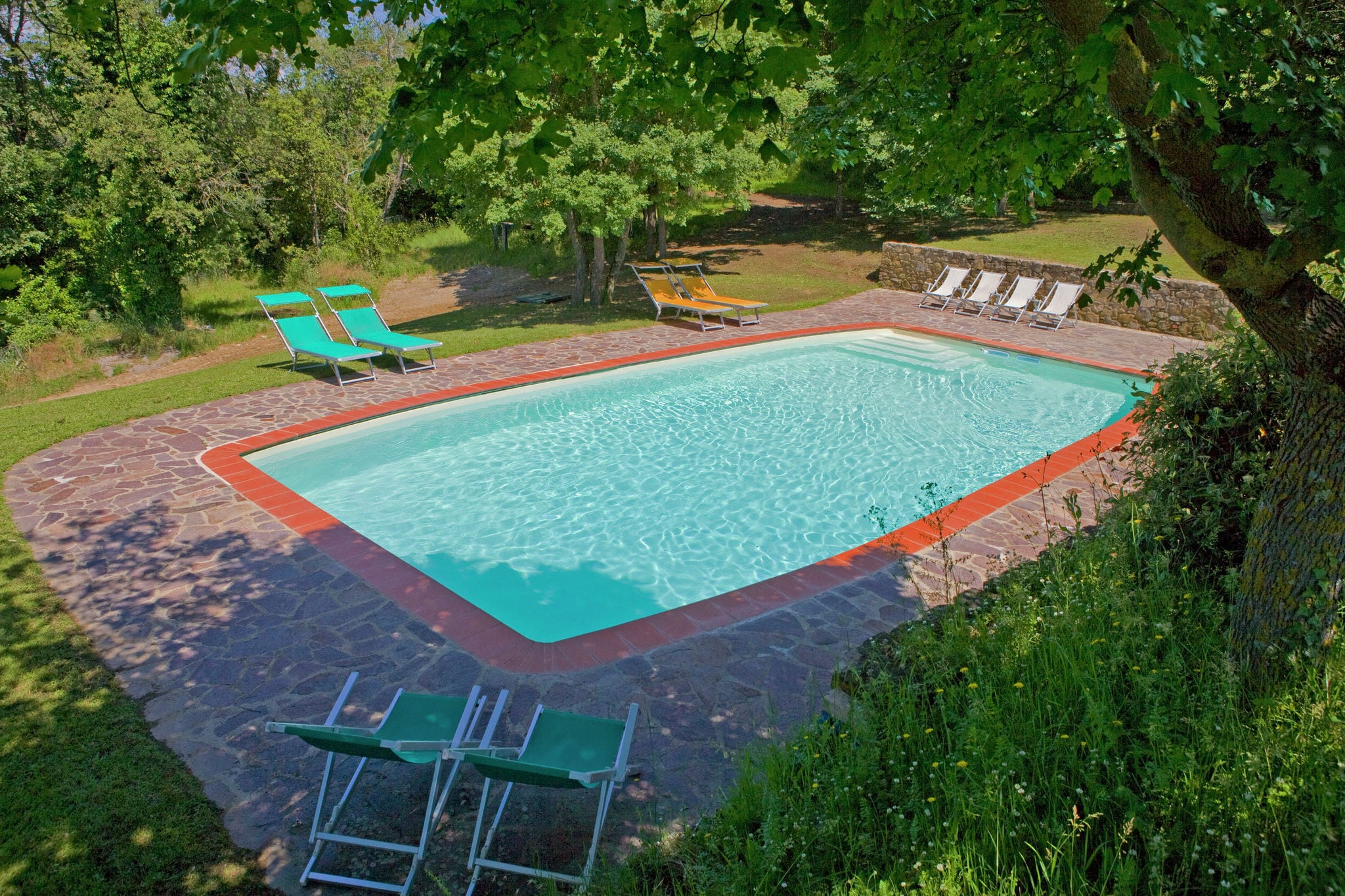 Agréable appartement à Lucignano avec piscine commune