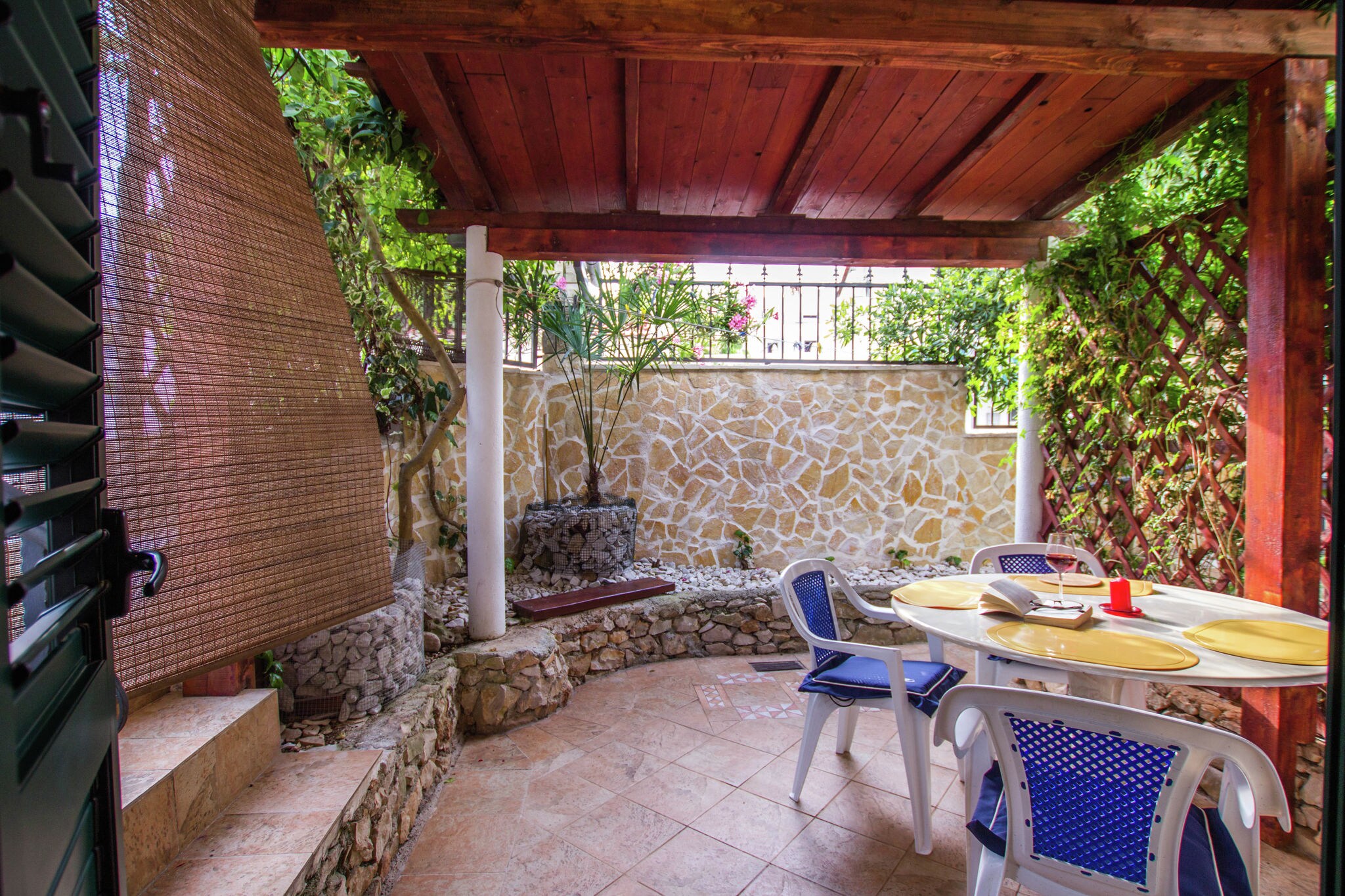 Holiday apartment with a private veranda, minutes away from the beach