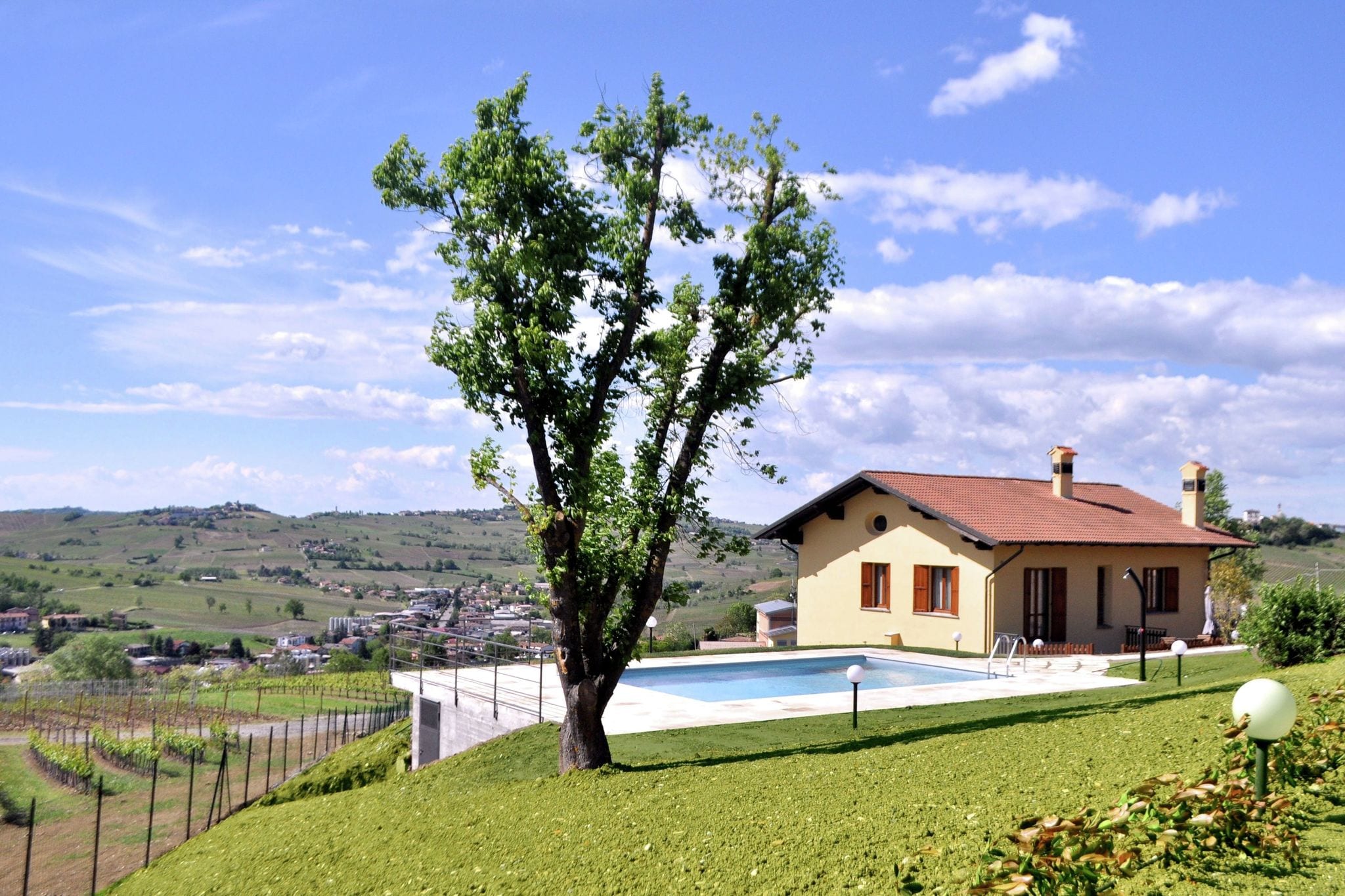 Ruime villa in Lombardy met een gedeeld zwembad