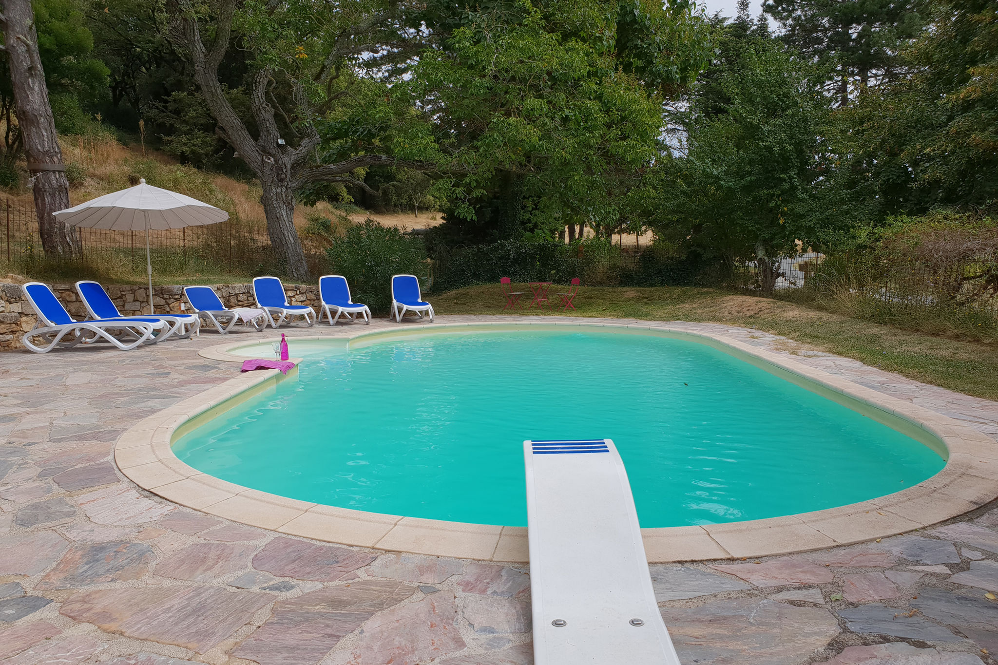 Charmante maison de vacances à Velieux avec piscine privée