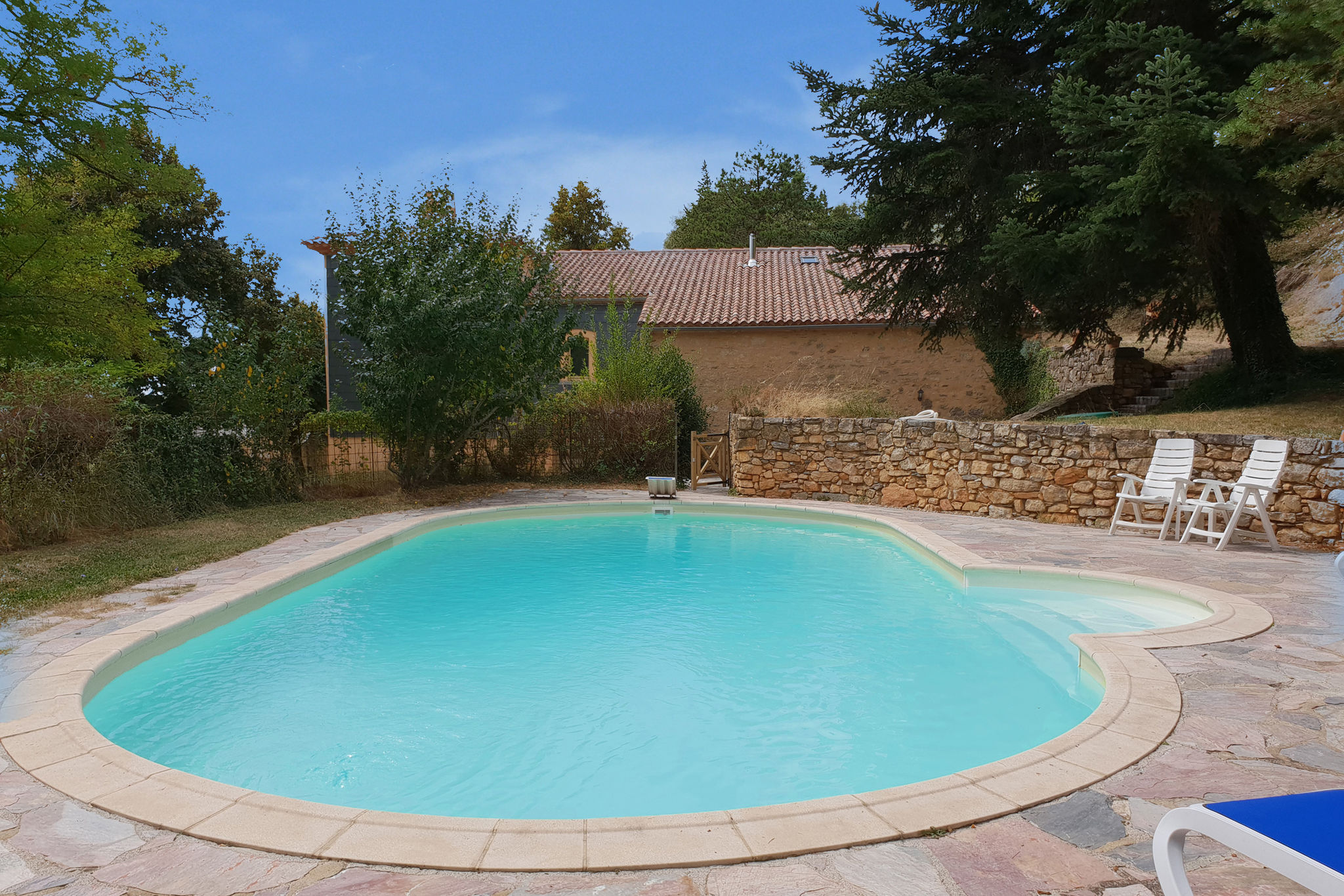 Charmante maison de vacances à Velieux avec piscine privée