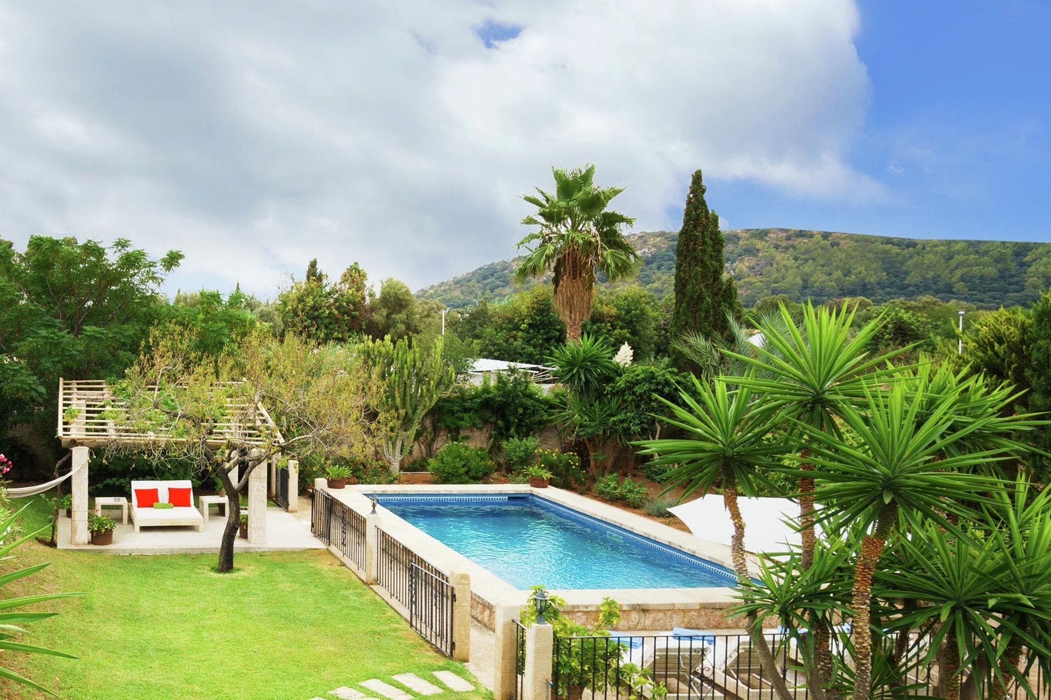 Belle maison de campagne située au calme près de Pollença avec piscine privée