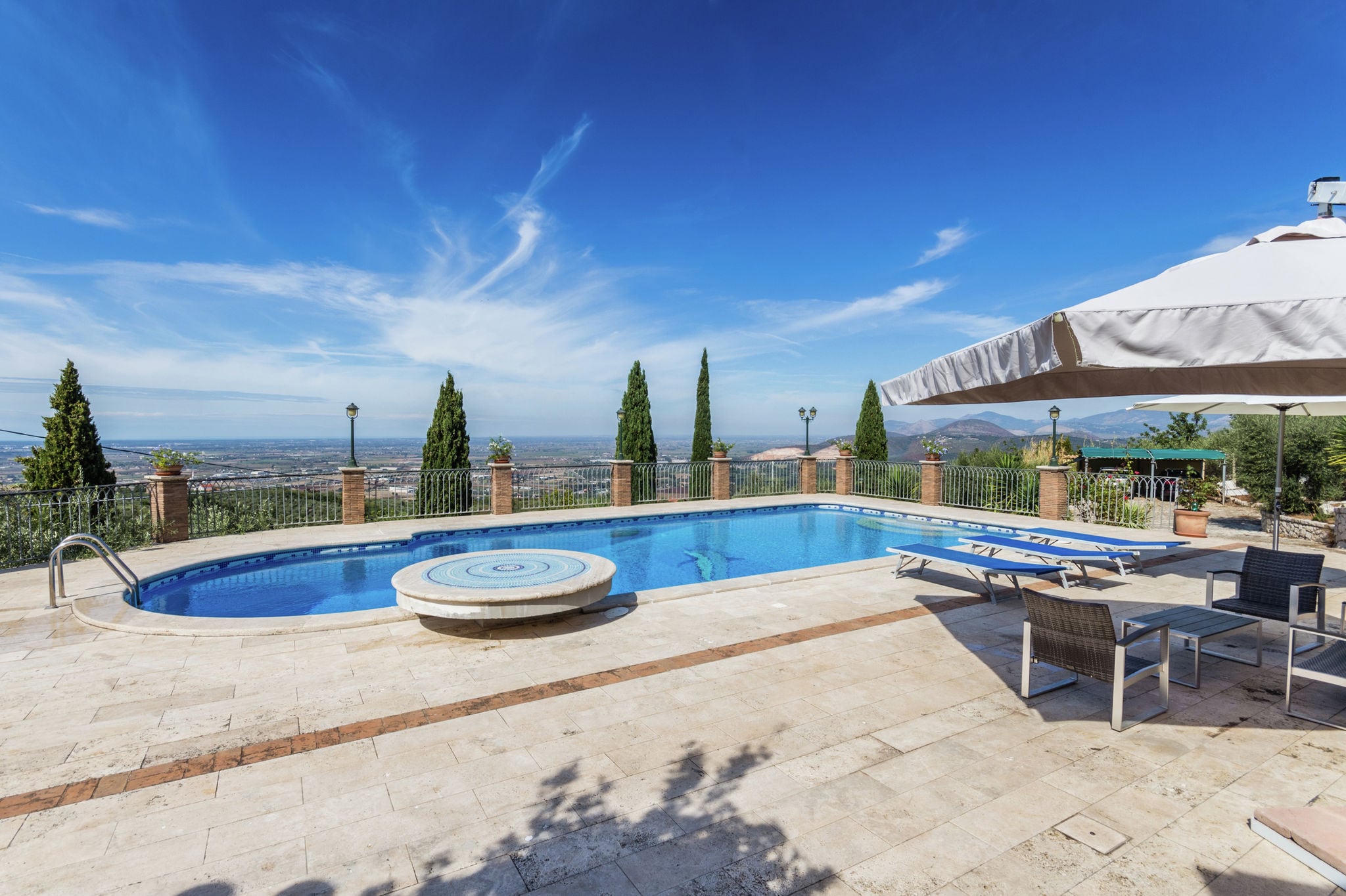Villa paisible à Sonnino avec piscine