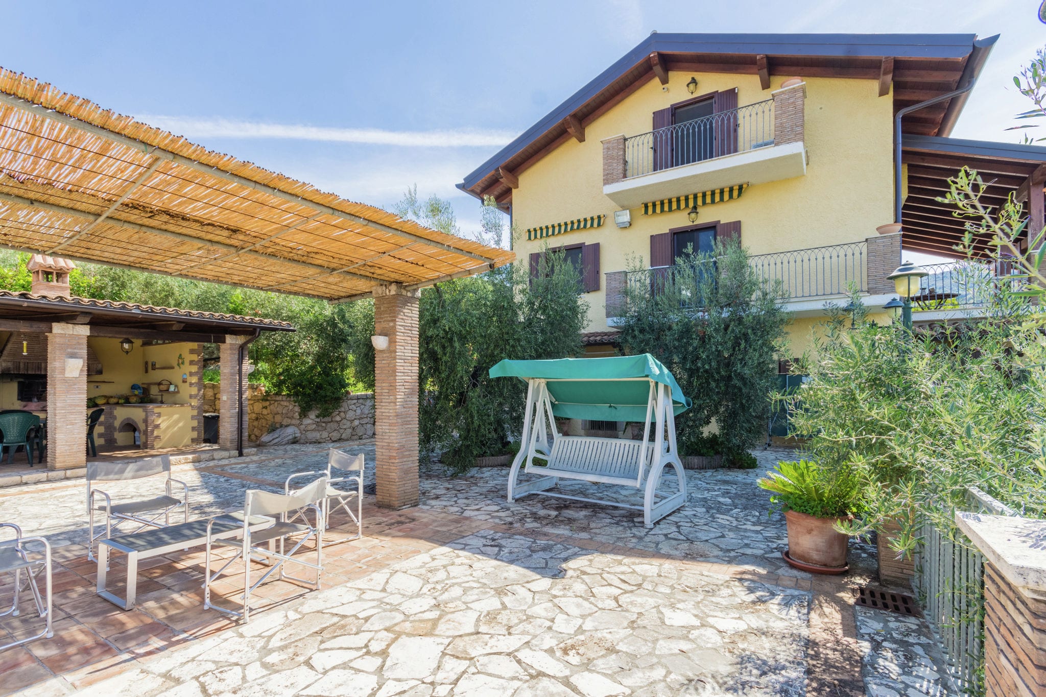 Rustige villa in Sonnino met zwembad