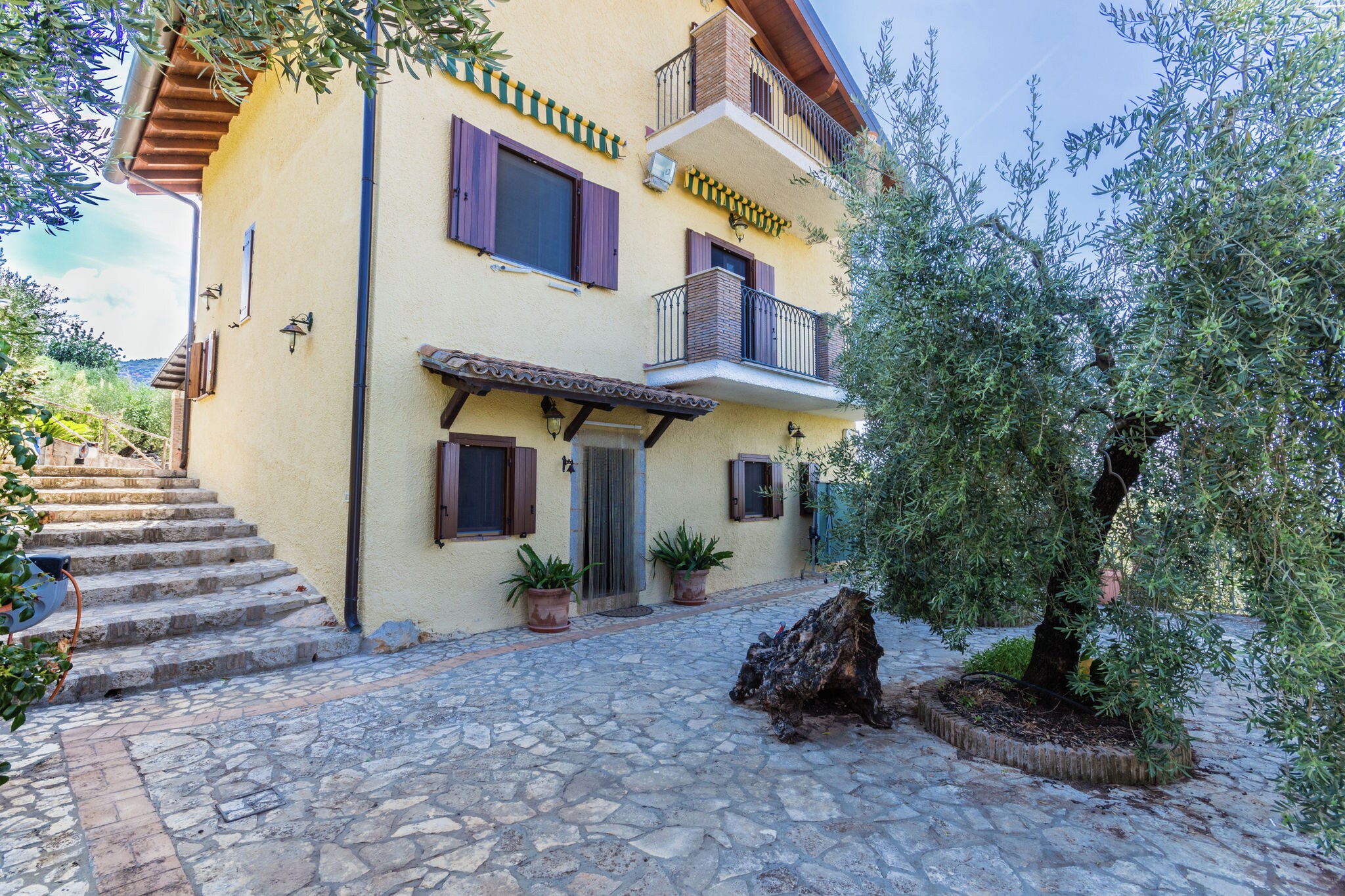 Peaceful Villa in Sonnino with Swimming Pool