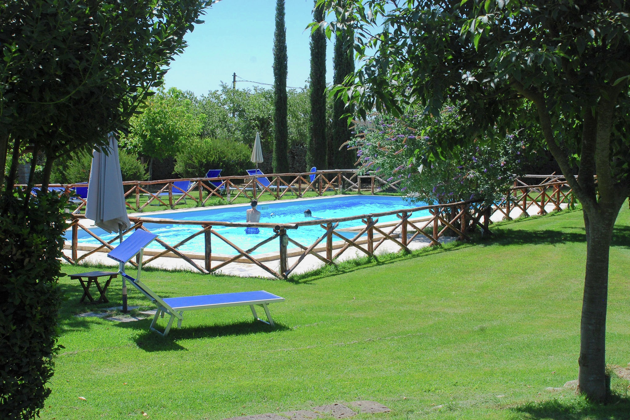 Agriturismo with swimming pool, in the hills between vineyards, olive groves and forests