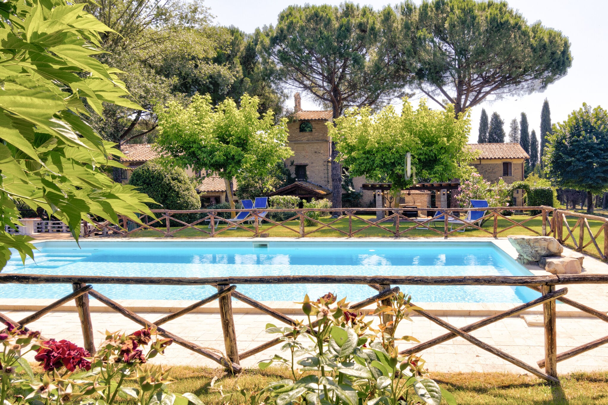 Agriturismo with swimming pool, quiet valley, mountain bikes available