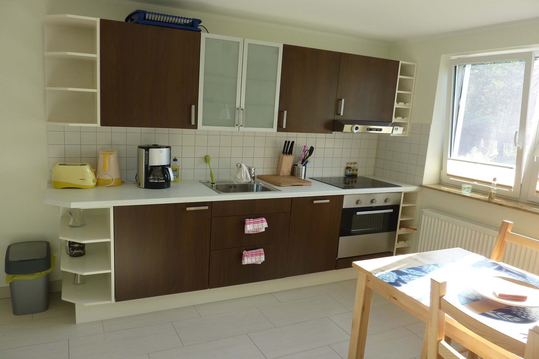 Ground floor: (hall, open kitchen(electric kettle, toaster, cooker, coffee machine, oven, dishwasher, fridge-freezer), Living/bed room(double sofa bed, TV(flatscreen), dining table, seating area, DVD player, radio, CD player), bedroom(double king size bed(180 x 200 cm)), bathroom(shower, washbasin, toilet), heating)\n\nwashing machine(paid), terrace, garden(shared with other guests, fenced), bicycle storage, BBQ, parking, children\'s bed, high chair