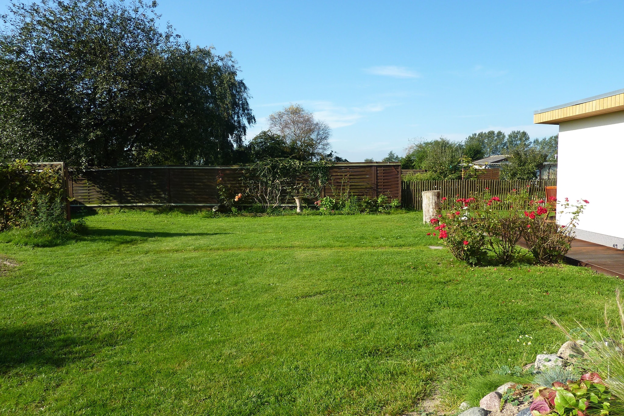 Located in Diedrichshagen, this holiday home with 1 bedroom can host 4 people comfortably. A family with children can stay here comfortably enjoying the heating, terrace, and barbecue.
Forget the hustle and bustle of the city and enjoy the peace and beautiful nature here. You can enjoy the surroundings with cycling, hiking, and biking. Explore Warnemünde at 3 km, Rostock at 15 km, and Heiligendamm at 18 km. Head to the beach at 900 m. There is a textile beach, family beach, blue flag, nudist beach, and dog beach here. If you love golf, there is a golf course at 100 m to have fun.
The comfortable interiors are perfect to relax after a tiring day. Cook something delicious and enjoy it while watching TV in the living-cum-bedroom. The heating will keep you warm. You can also enjoy the fresh air and greenery while preparing the barbecue from the terrace or garden. Children's beds, high chairs, and parking are also provided.
Check-in between 2 6 PM and check-out between 9 10 AM.
