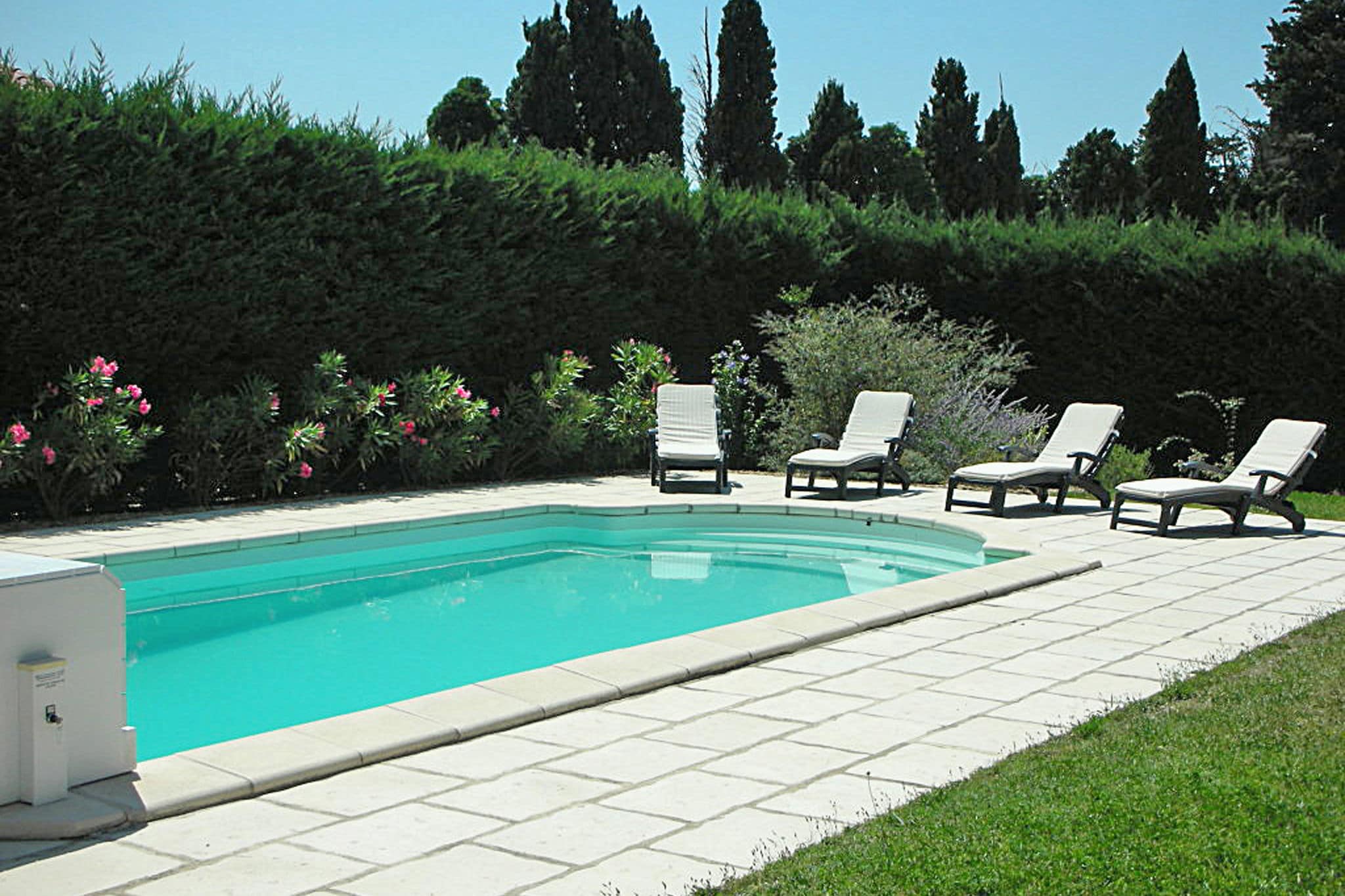 Villa in der Provence mit Garten und überdachter Terrasse