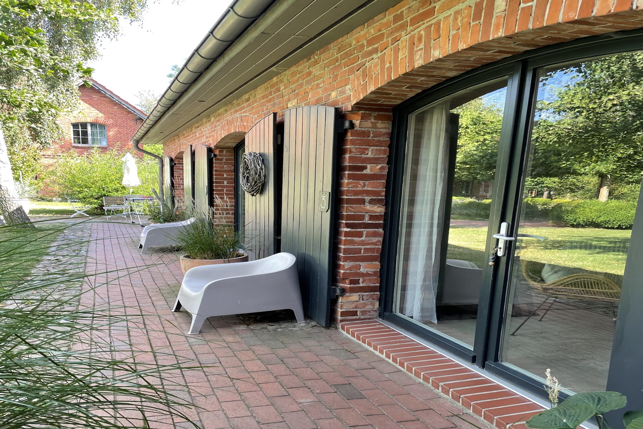 Gepflegte HofWohnung 2-Buitenkant zomer