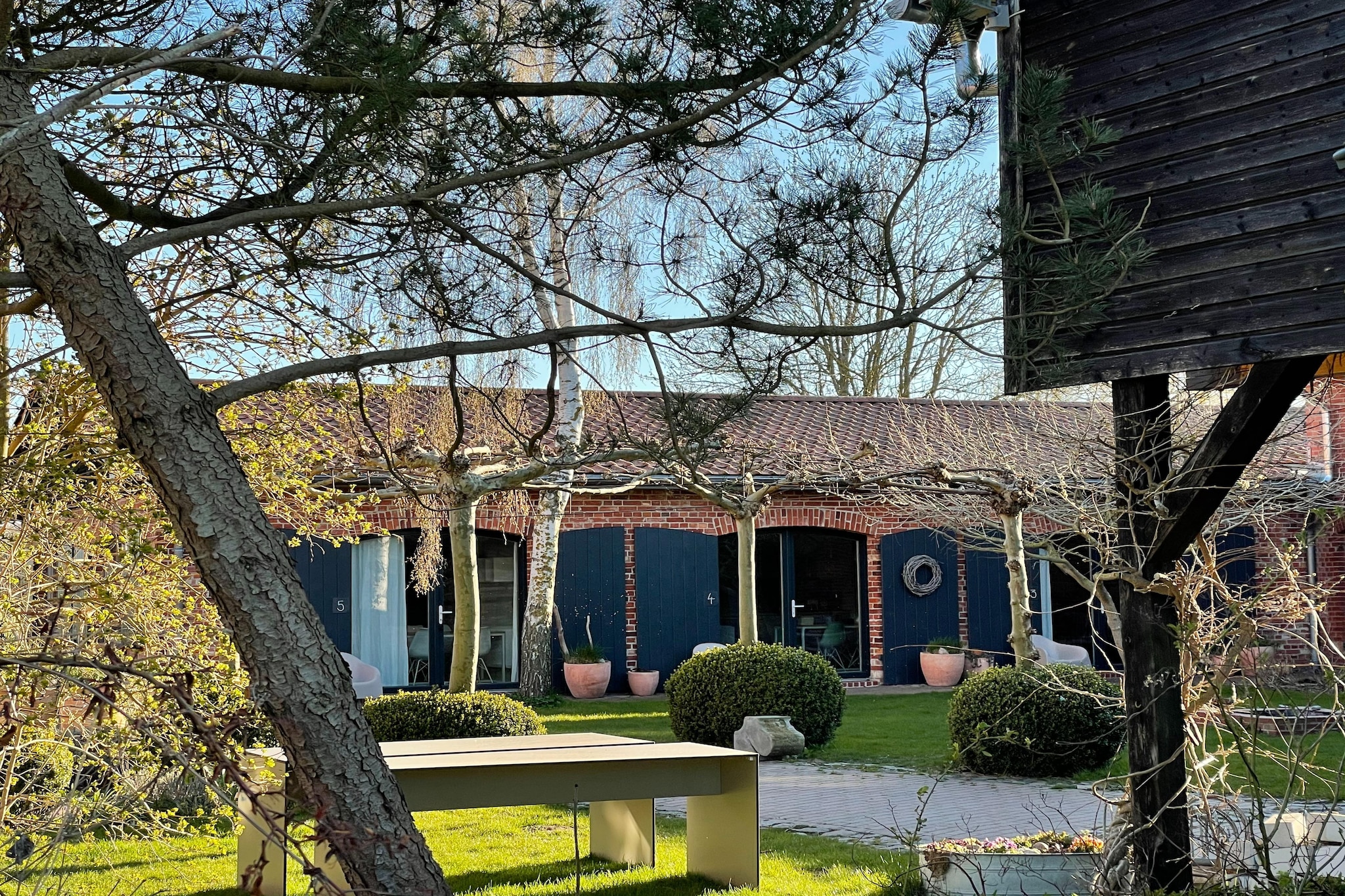 Gepflegte HofWohnung 2-Tuin winter
