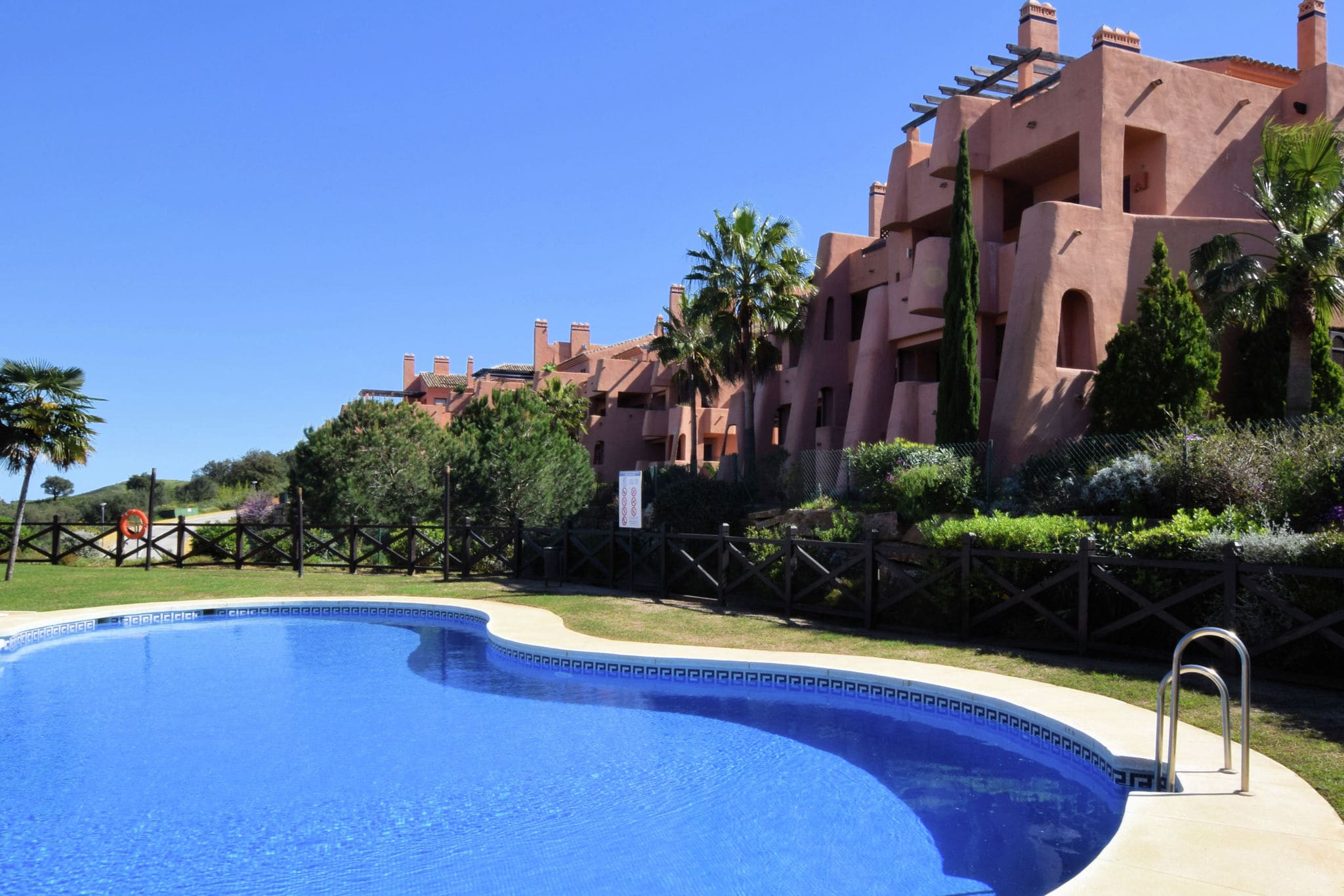 Appartement moderne à Ojen en Andalousie, avec piscine