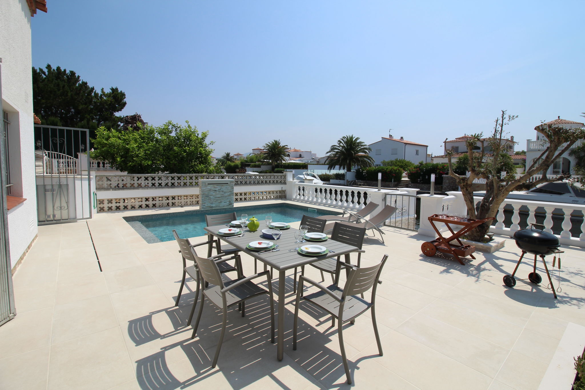 Charming Holiday Home in Empuriabrava with Pool