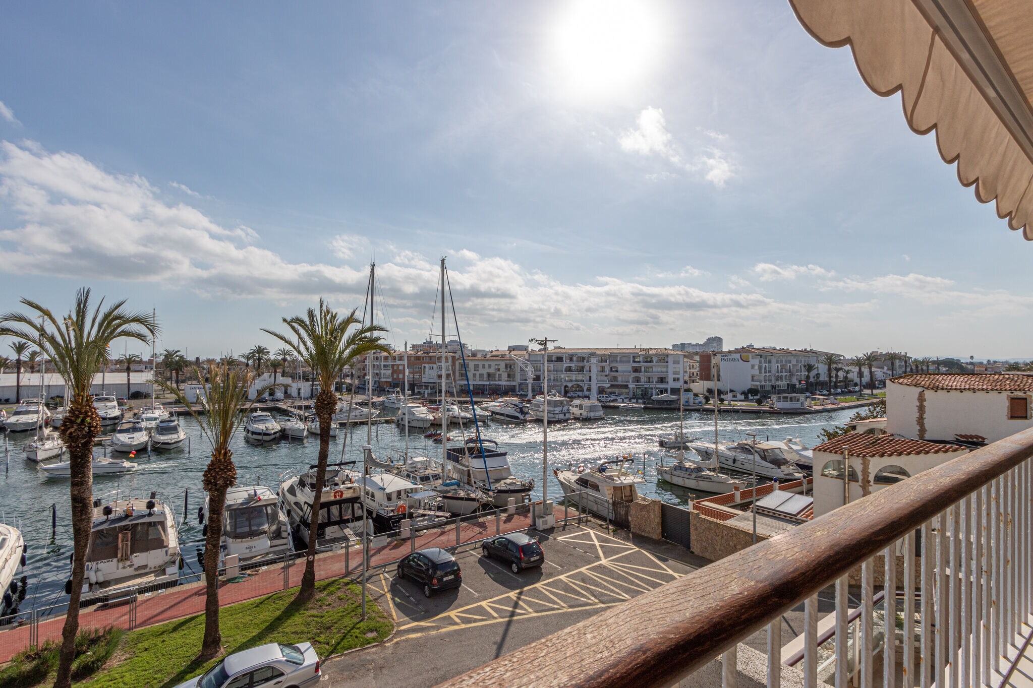 Peaceful Apartment in Empuriabrava with Terrace close to the beach