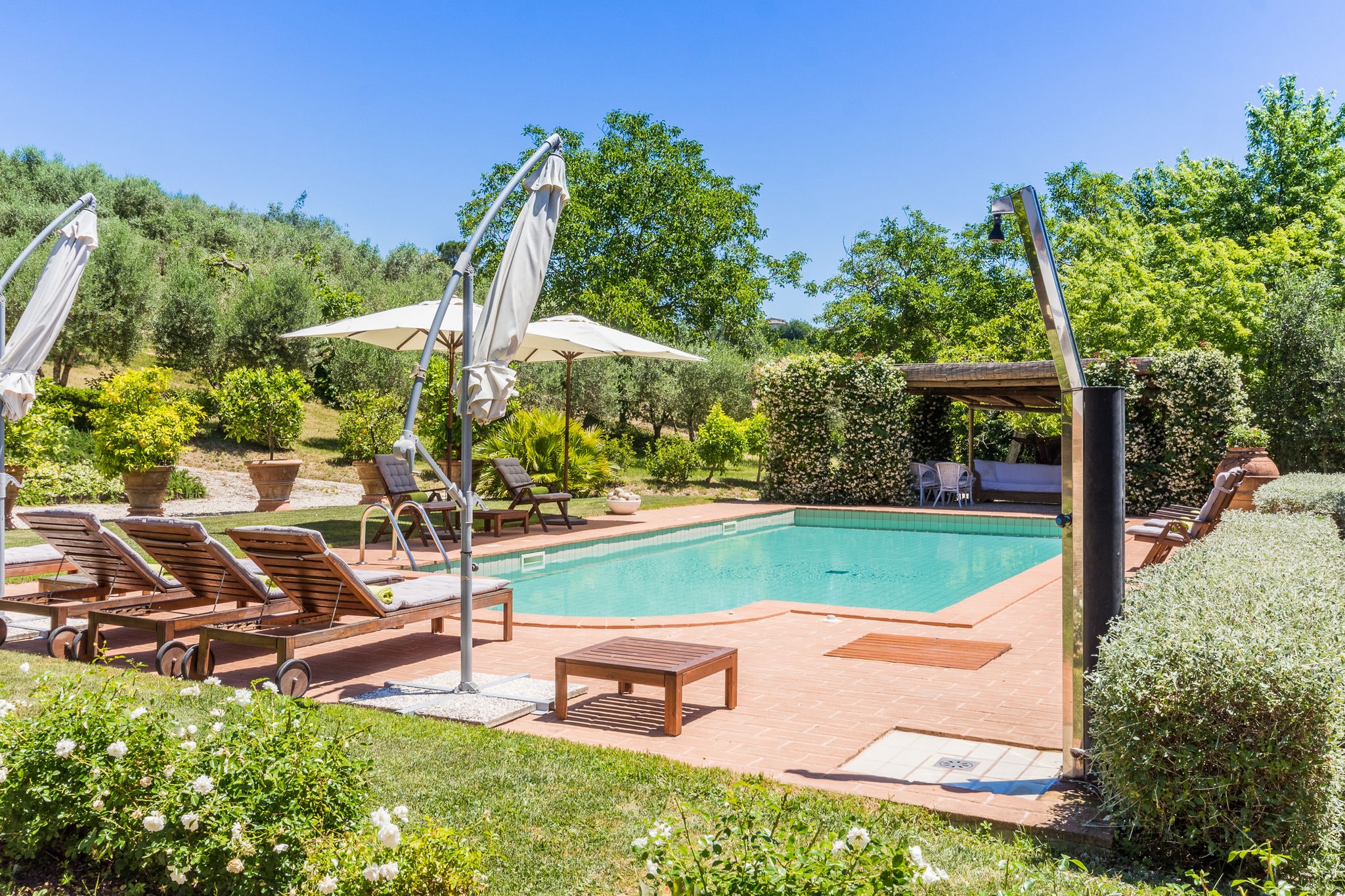 Beautiful villa with a private swimming pool in hilly surroundings