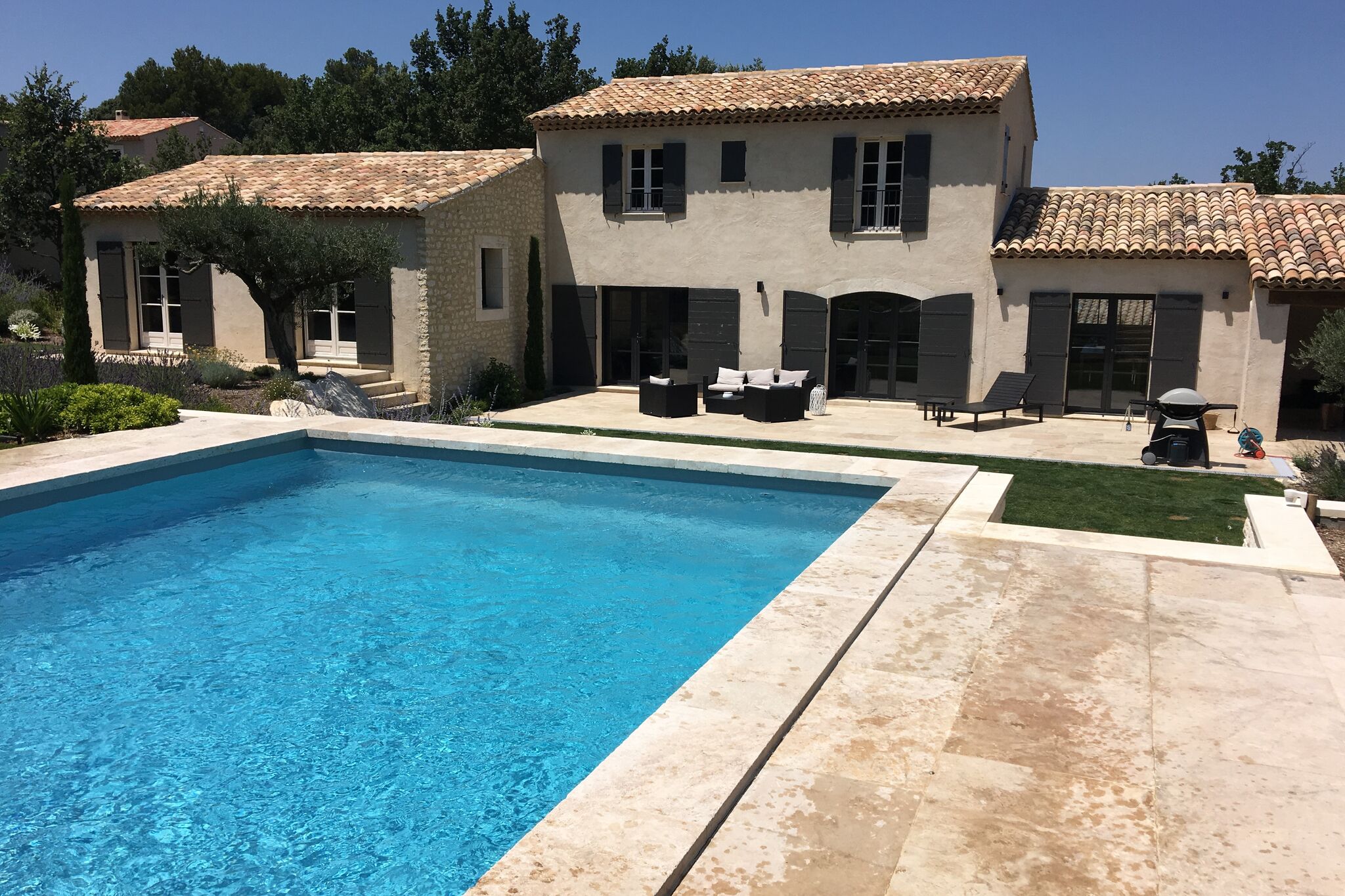 Beautiful villa with air conditioning, large private swimming pool and near St. Remy-de-Provence