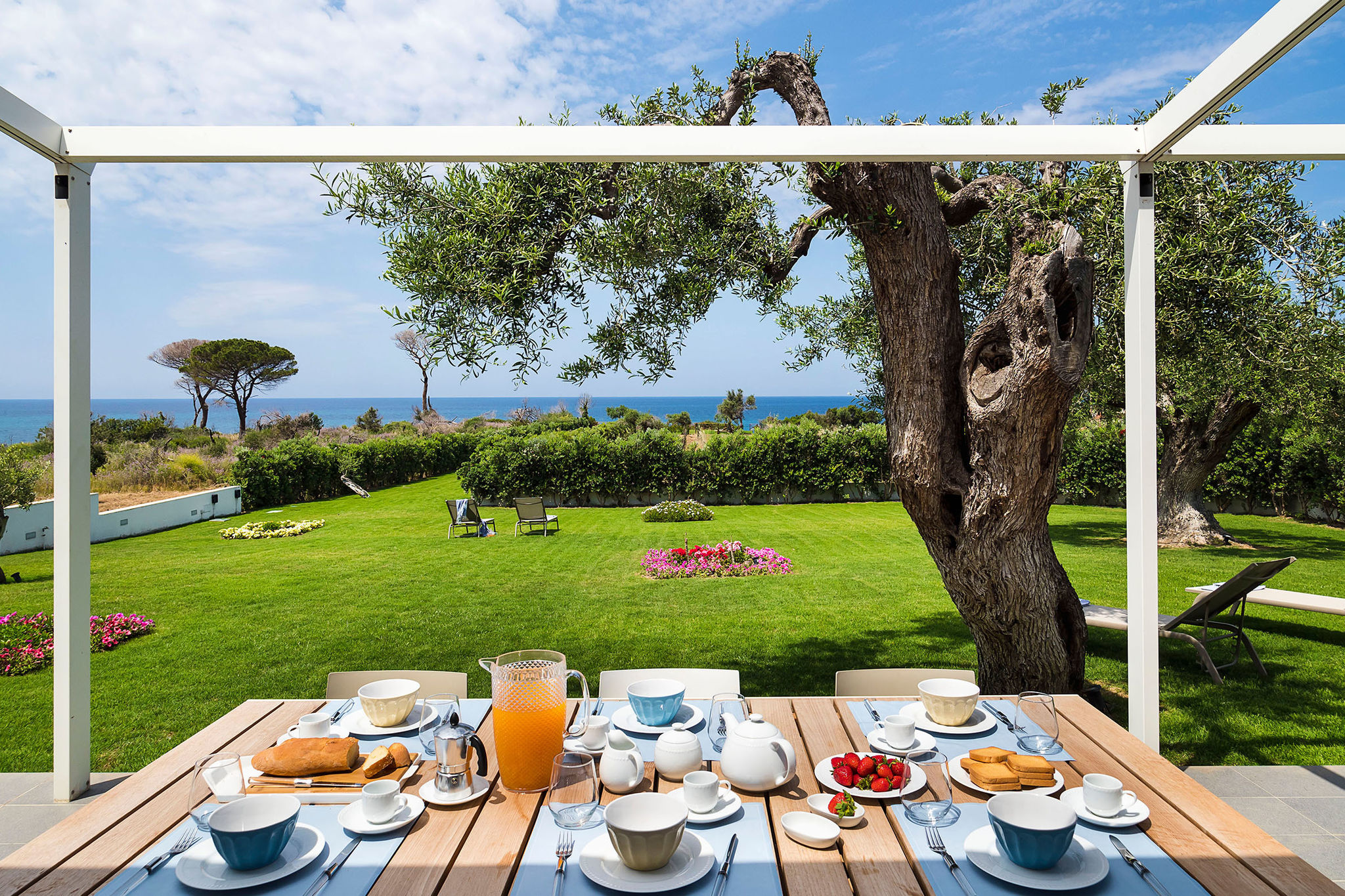 Elegant huis in Cefalù op slechts 10m van zee met prachtig uitzicht en een tuin!