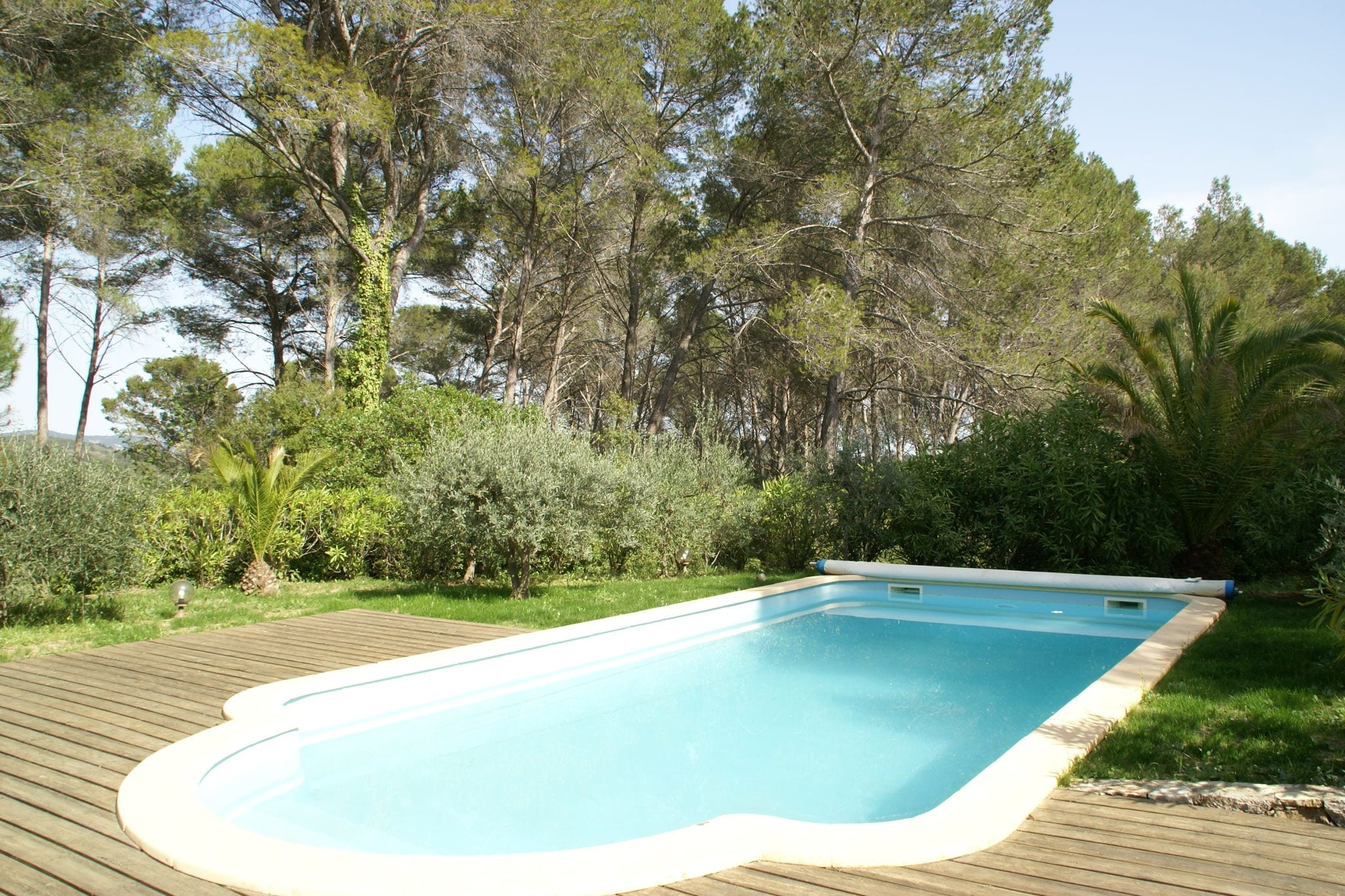 Vaste maison de vacances avec grande piscine à Draguignan