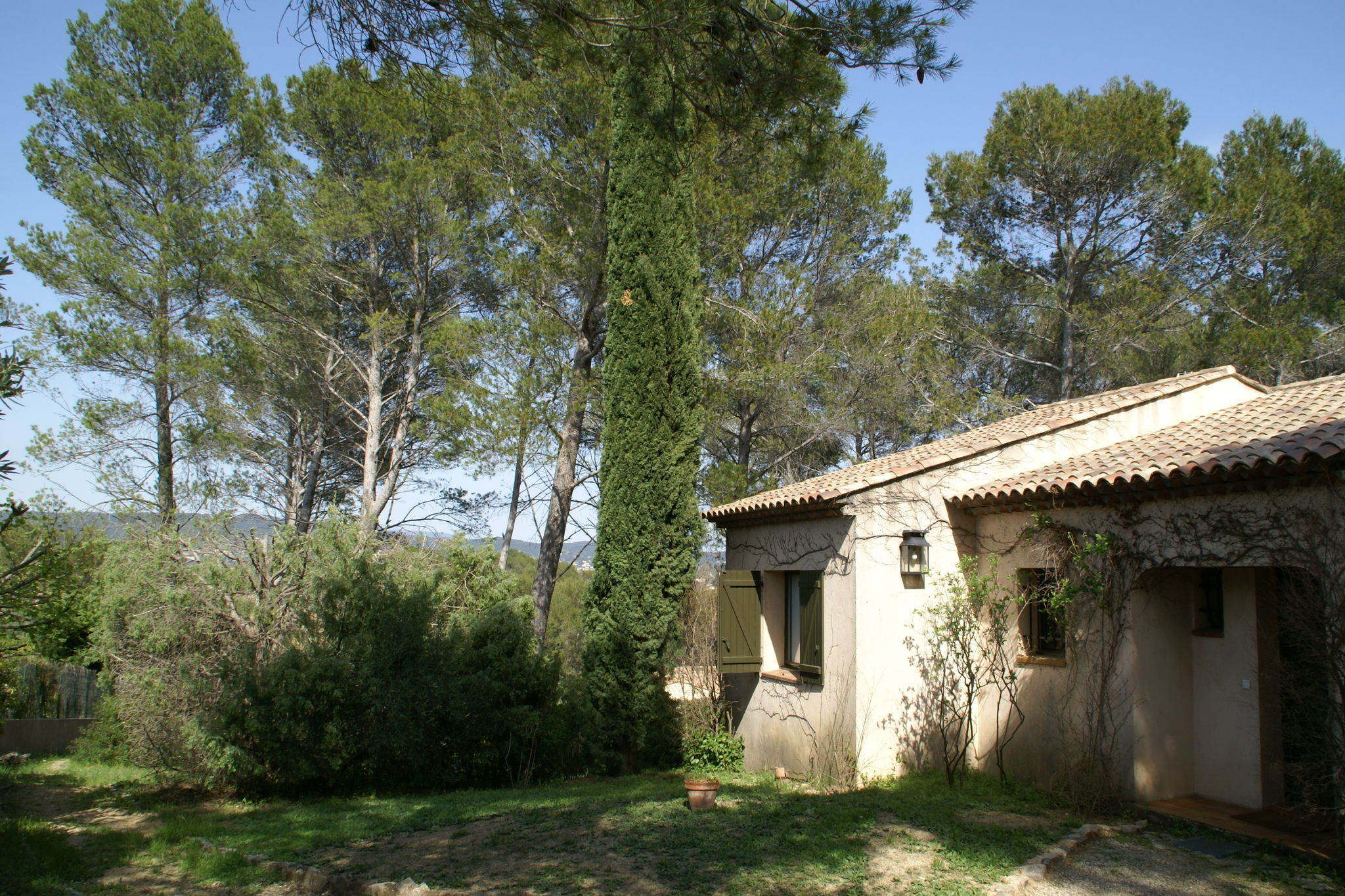 Lush Holiday Home in Draguignan with Private Garden
