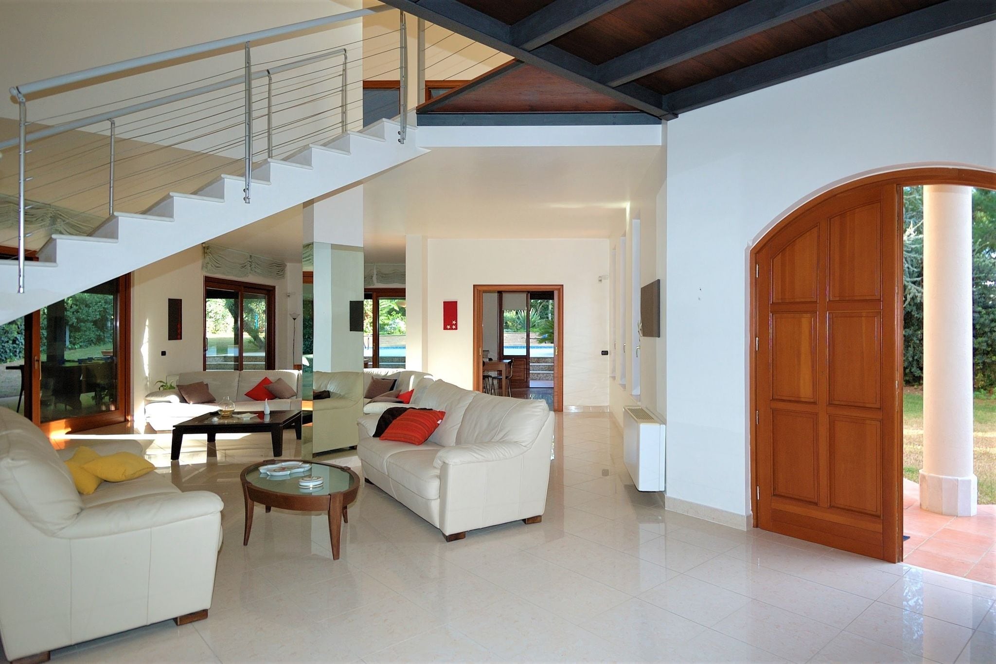 Superb, luxurious, spacious villa with privatepool and spacious garden near sea.