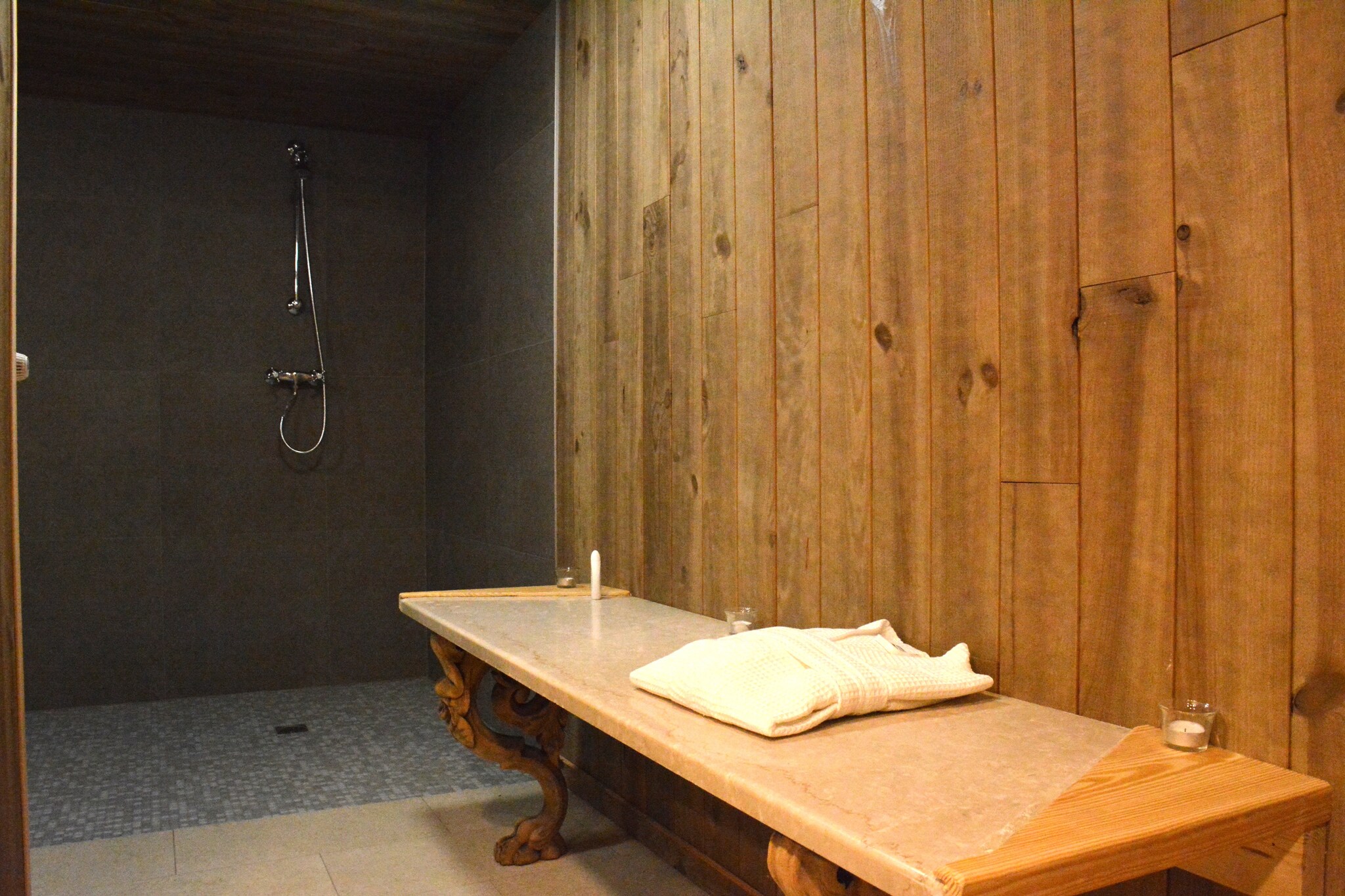 Vakantiehuis Freux max. 48 personen 19 slaapkamers sauna #38