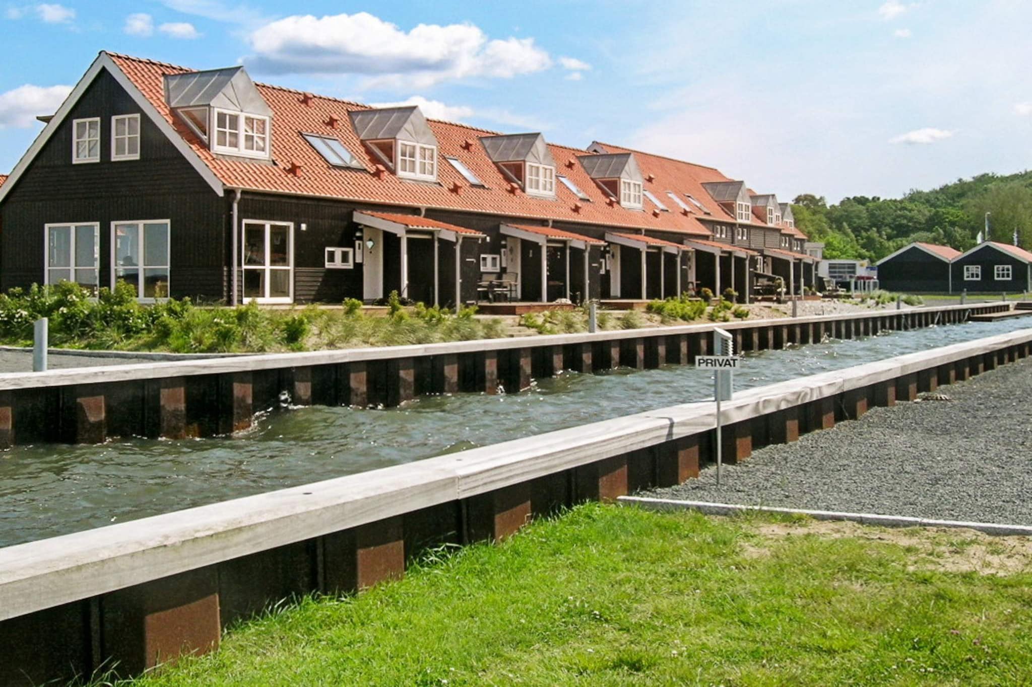 Spa Retreat by the Canal - Outdoor