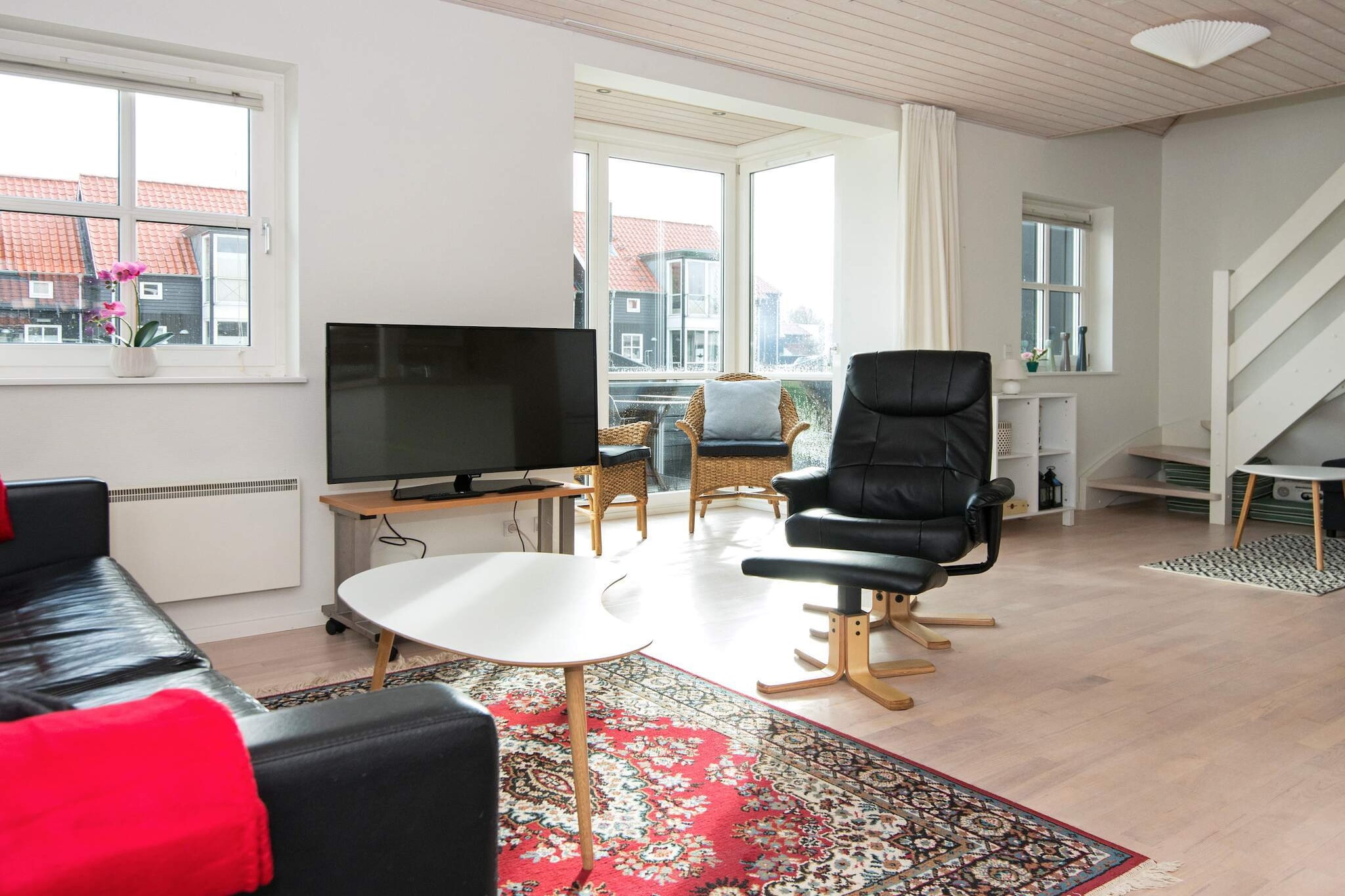 Spa Retreat by the Canal - Indoor