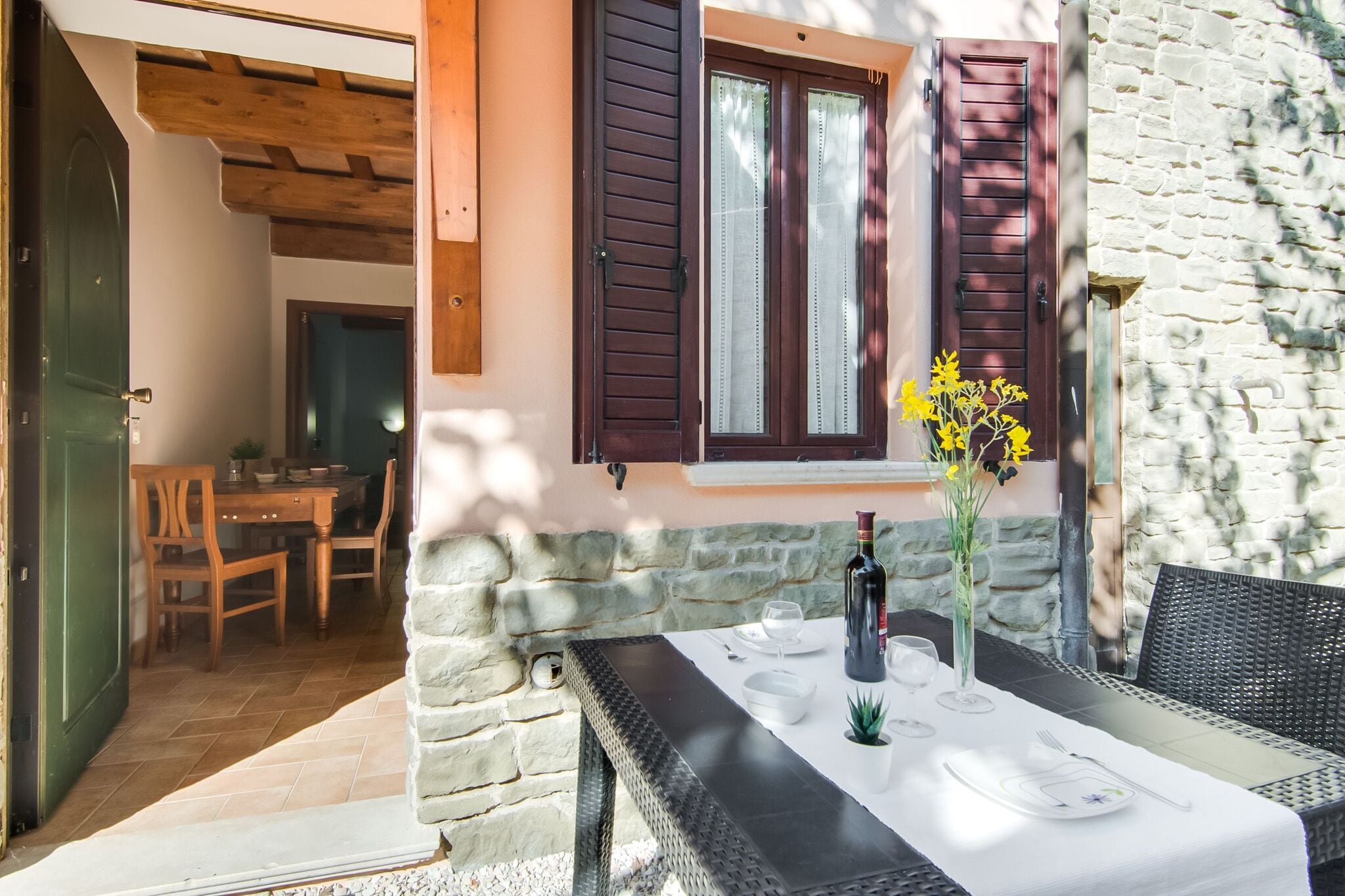 Agriturismo in the Appenines with covered swimming pool and bubble bath