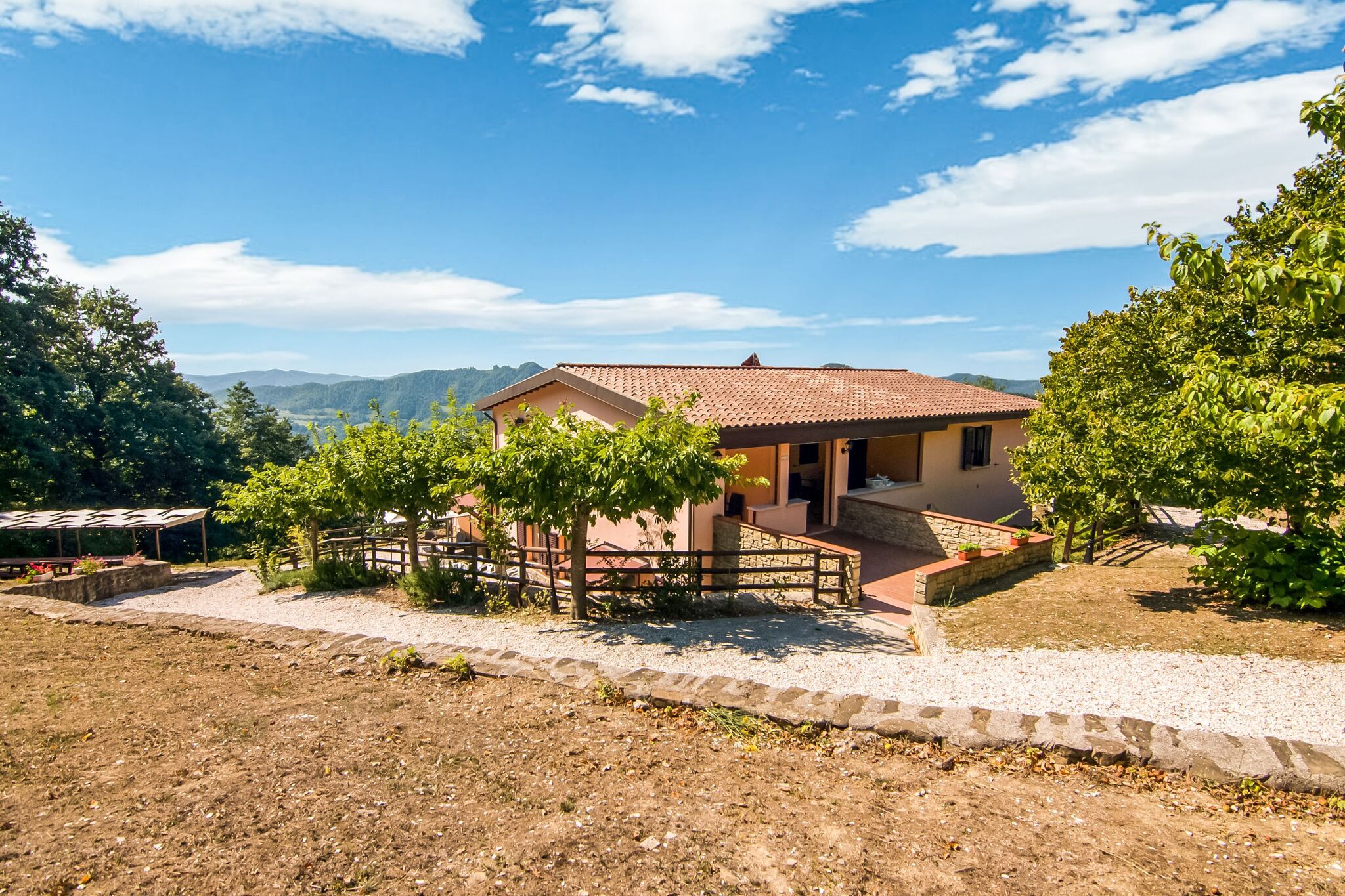 Das reizende Bauernhaus in Apecchio Marche mit privater Terrasse