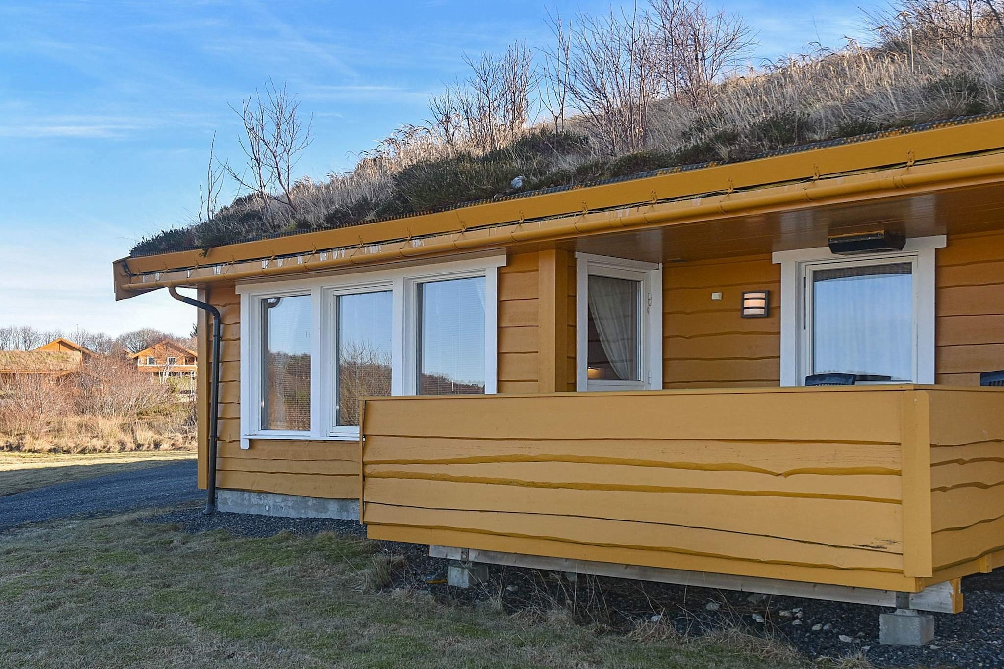 Boat: \n\nKitchen(cooker(electric), hood, coffee machine(filter), microwave, dishwasher, fridge, freezer(200-249L), tumble dryer(shared with other guests), washing machine, high chair), Living/bed room(31 m2)(TV(satellite, german television channels, norvegian TV channels )), bedroom(11 m2)(double bed, children\'s bed), bedroom(10 m2)(2x single bed), bedroom(10 m2)(2x single bed), bathroom(floor heating)(bathtub or shower, washbasin, toilet), heating(electric), terrace(11 m2), garden furniture, BBQ, parking, geothermal energy