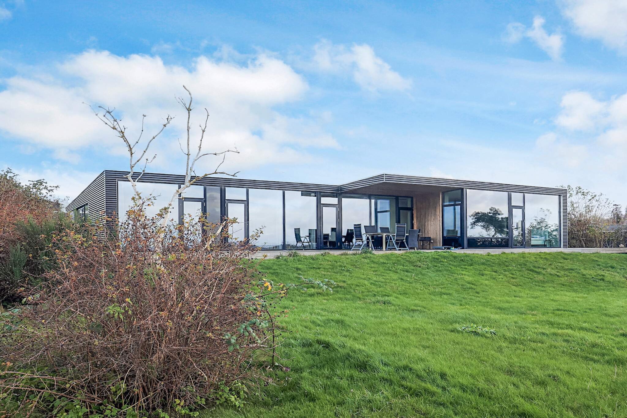 A rare architectural cottage with panoramic views of Roskilde Fjord. Both large and small children will love the activity room with both table tennis and darts. Here on the child-friendly coast you can holiday in a modern and very complete quality house, where only the best materials & # 8211; from nano-treated kitchen, solid wood floors to designer bathtubs. Nothing in the house is left to chance. Thus, the room division is perfect for two families or couples of friends who want to vacation together. The house has two separate sections, each with a double room, a children's room and a bathroom, and with a very spacious kitchen-dining room in the middle. The extra bed in one of the rooms is 170 cm long. Large panoramic windows on the entire water side let the light in, and the high location provides a completely unobstructed view of the fjord towards the Hornsherred peninsula. The terrace follows the water side and invites to cozy barbecue evenings on a charcoal grill. There are also opportunities for activities, including table tennis - however, you must bring your own table tennis bat if extra good bats are desired. With the binoculars you can follow the migratory birds resting in the area in spring and autumn, and in the peaceful holiday home area there is no artificial light that disturbs the starry sky. The house is presented in the magazine BO BEDRE from July 2019. Not for rent to youth groups.

A refundable deposit might be charged closer to your check-in date. This deposit covers utilities consumed during your stay and any additional services that may be taken. The final amount will be adjusted based on actual meter readings, actual usage of extra services, and any remaining balance will be refunded within 21 days after checkout.