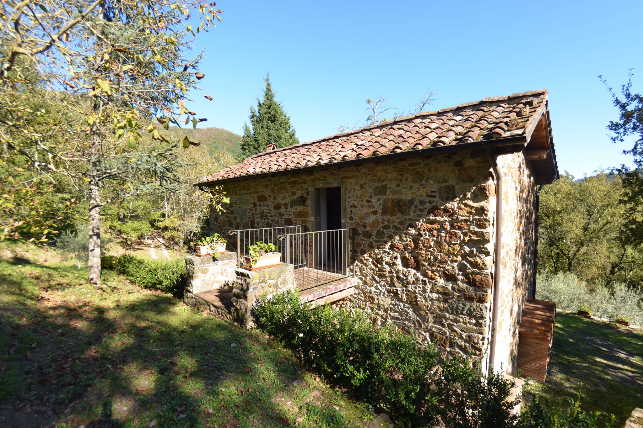 Schönes Cottage in Bagni di Lucca inmitten von Feldern