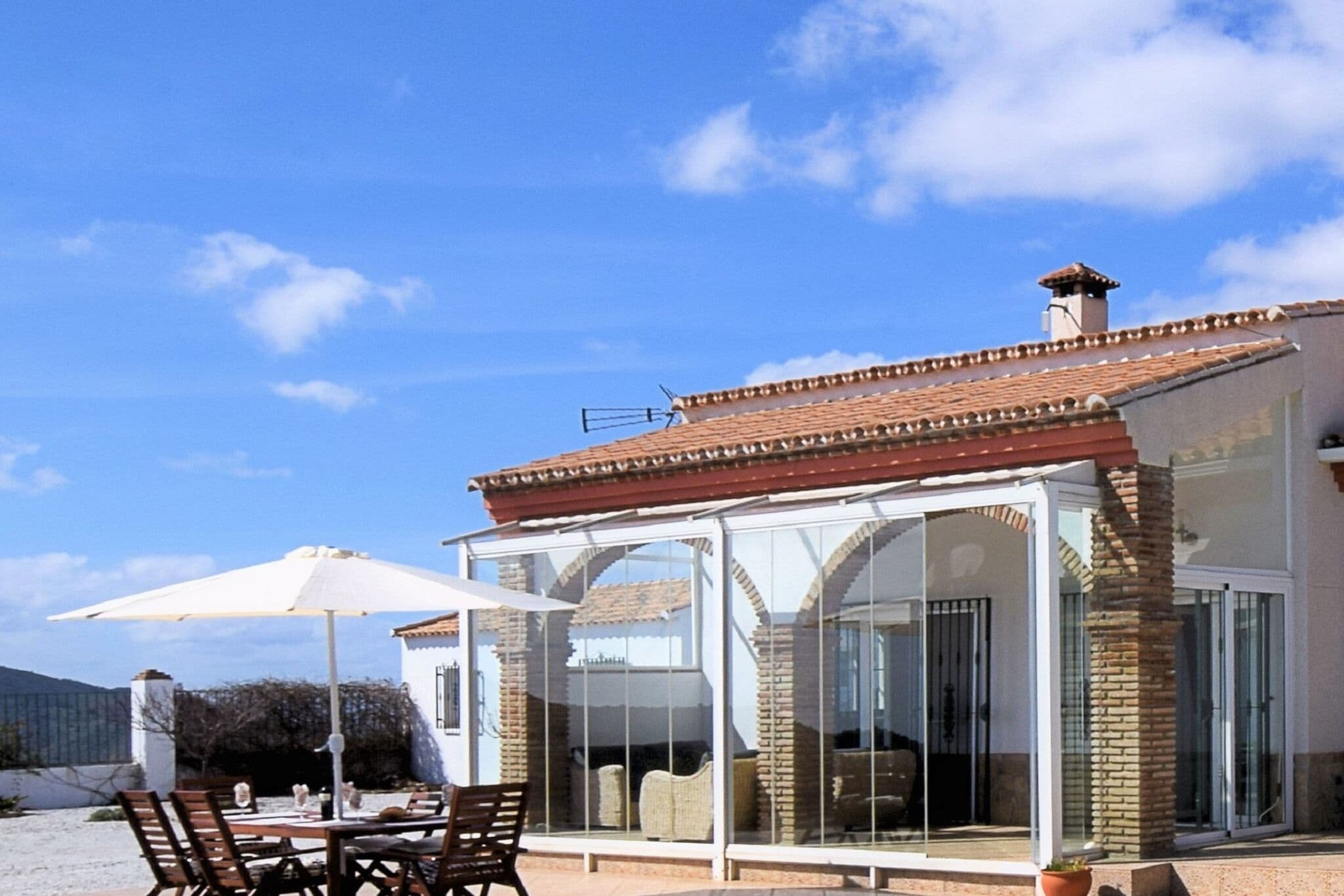 Villa spacieuse à Arenas avec vue sur la mer et piscine