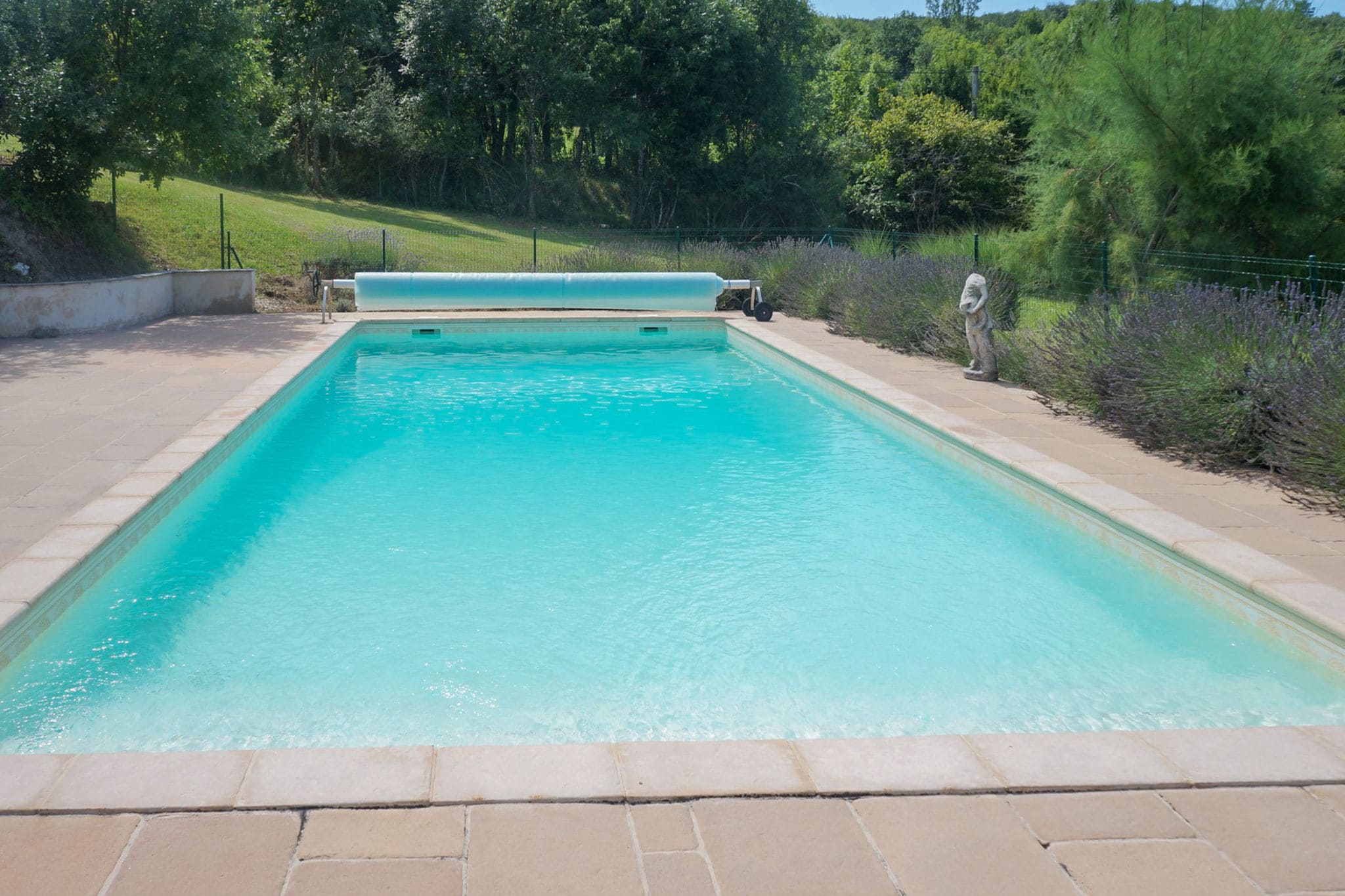 Superbe maison de vacances avec piscine privée à Saint-Beauzile