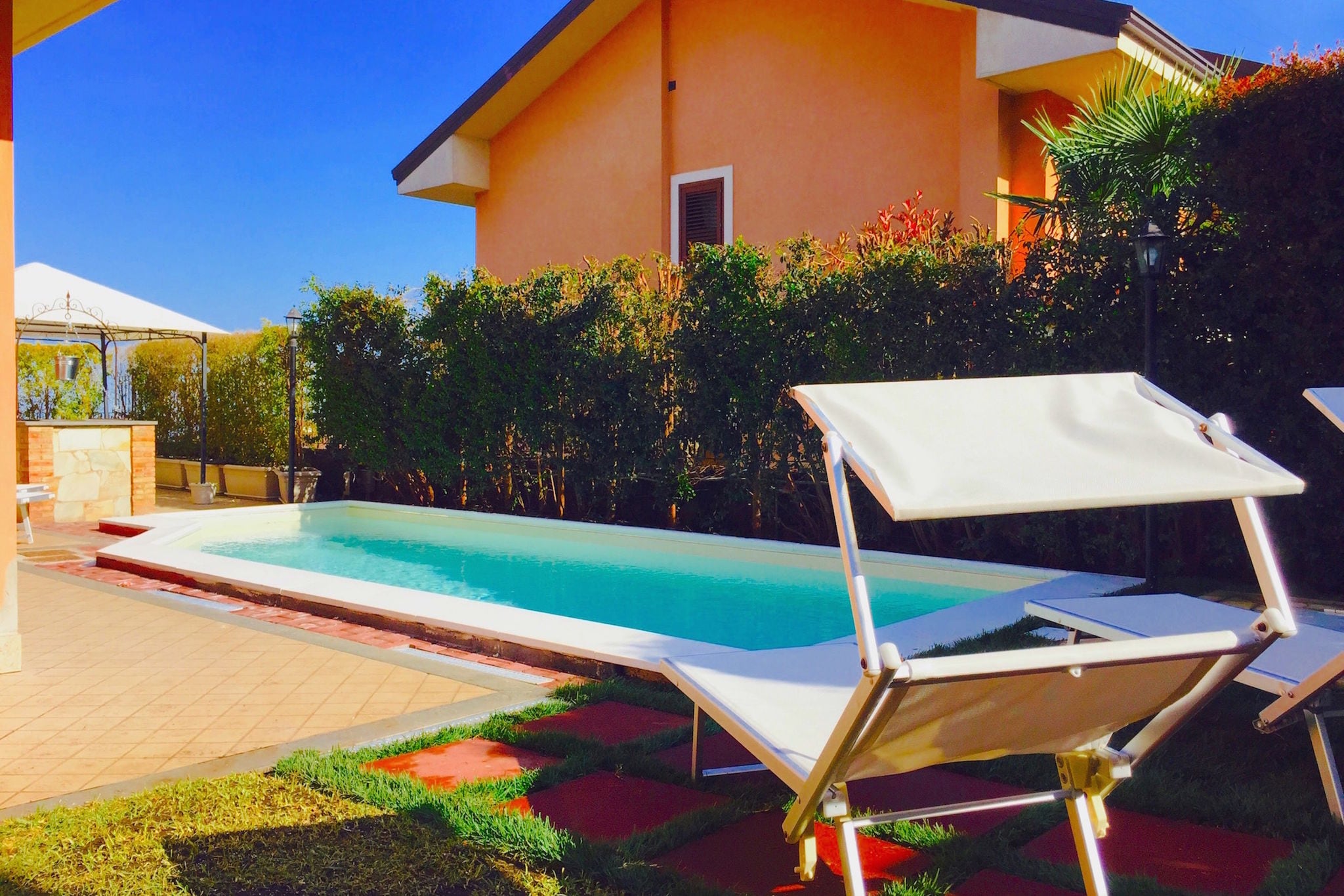 Villa avec piscine privée, située dans un quartier résidentiel au pied de l'Etna