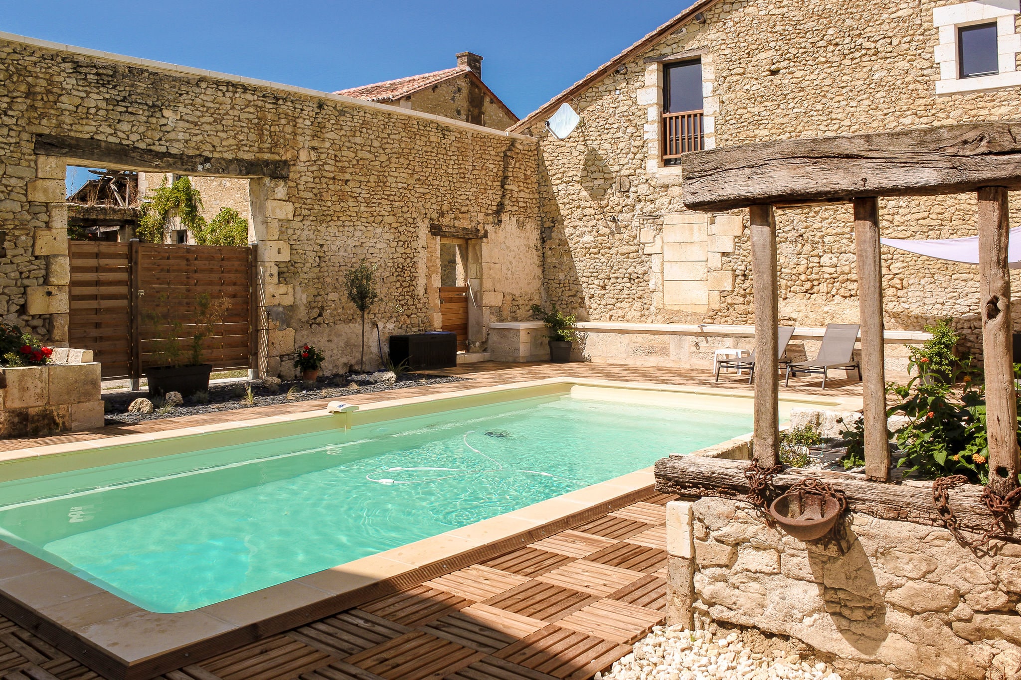 Charming holiday home in Aquitaine with Swimming Pool