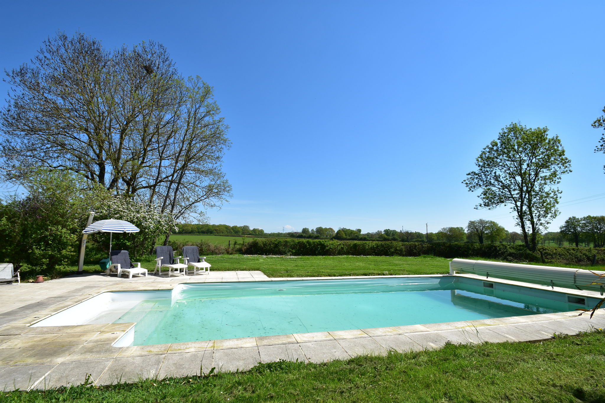 Maison de vacances moderne avec piscine en Bourgogne
