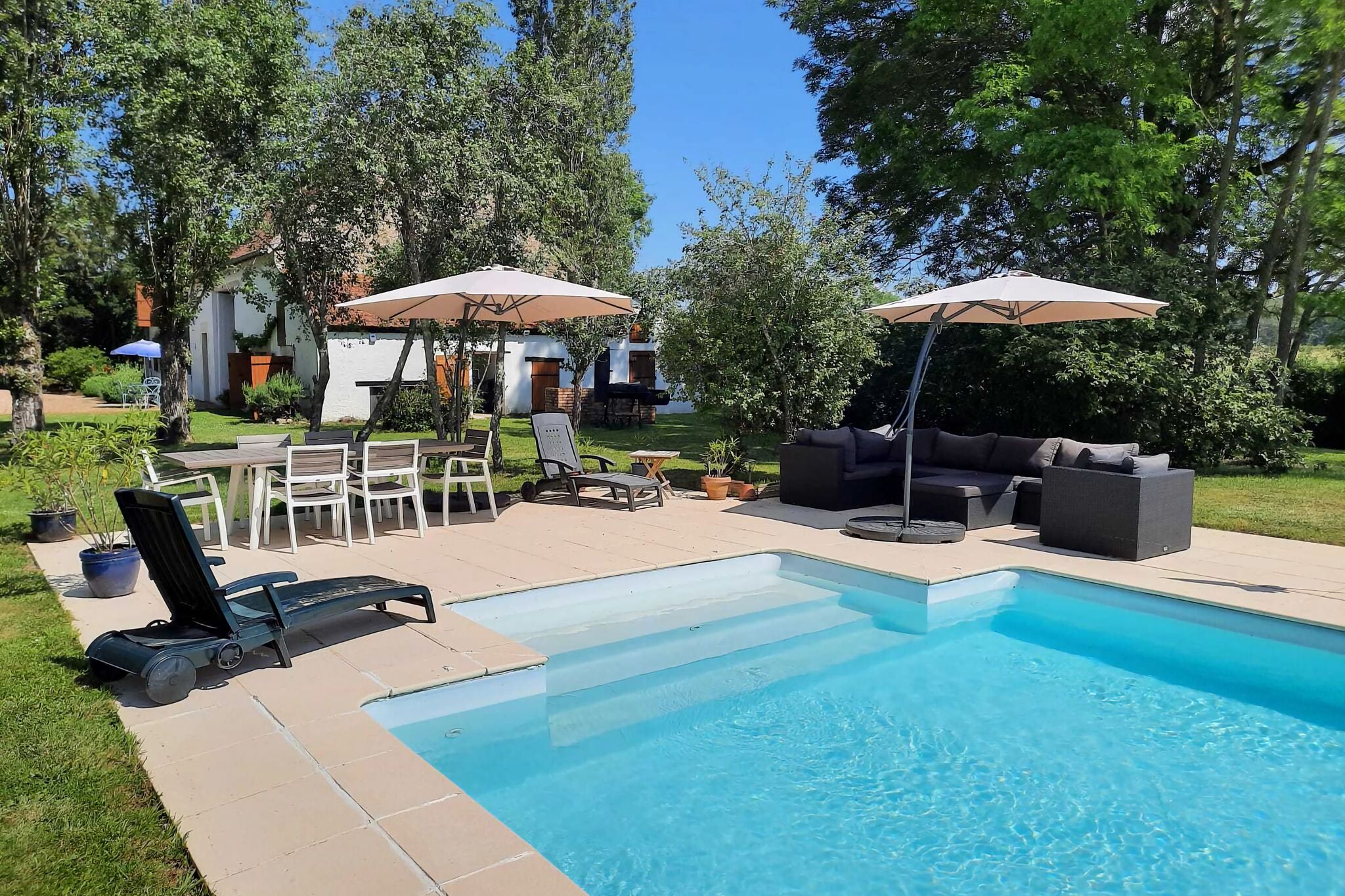 Maison de vacances moderne avec piscine en Bourgogne
