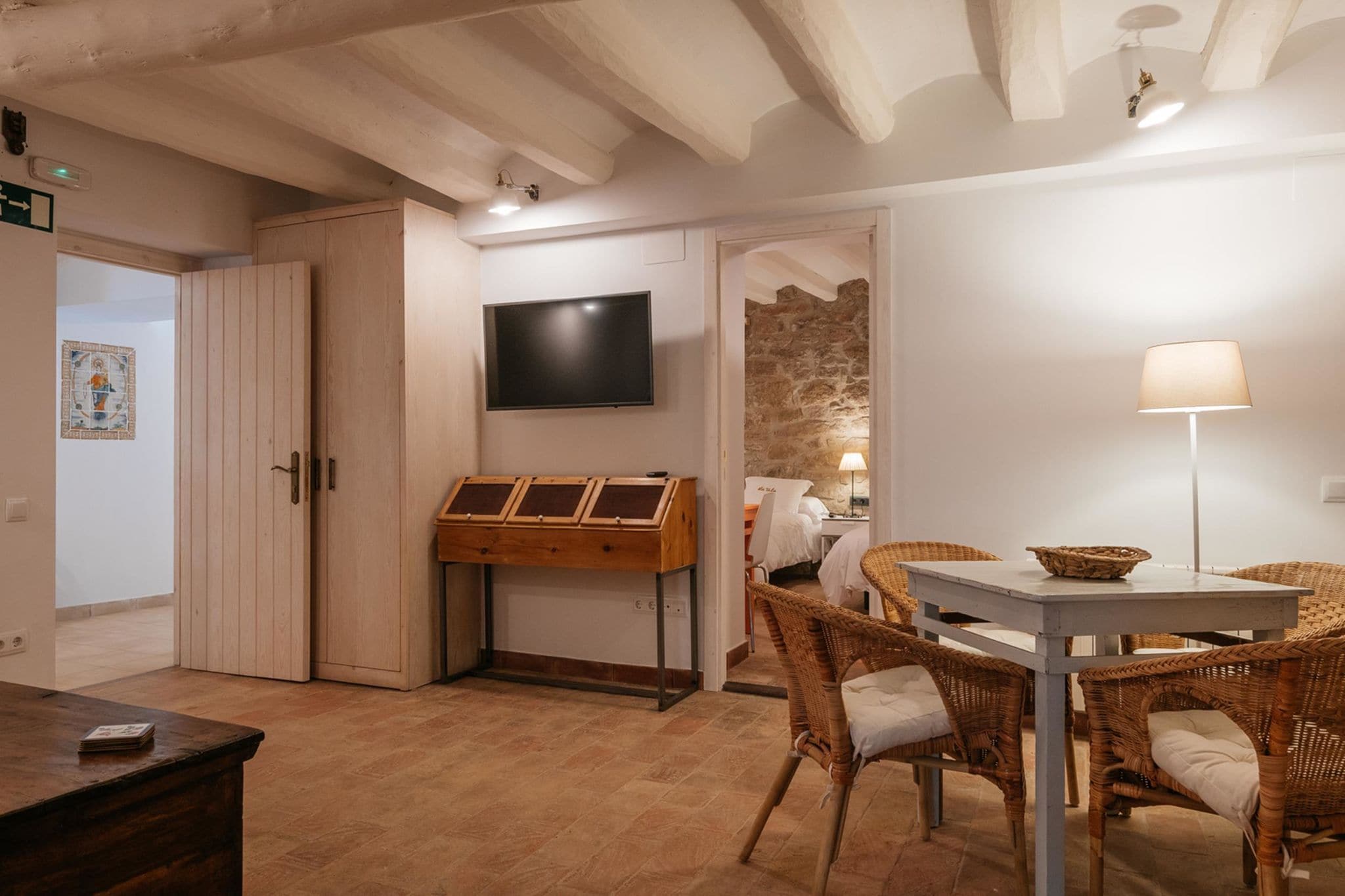 Fully renovated 8 person 11th century house in the heart of the countryside