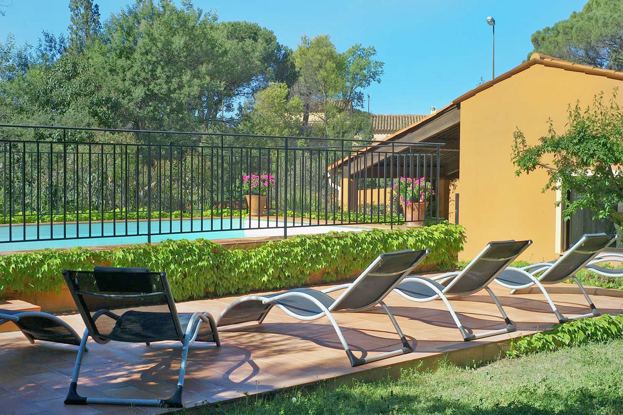 Splendid Holiday Home in Frejus with private Swimming Pool